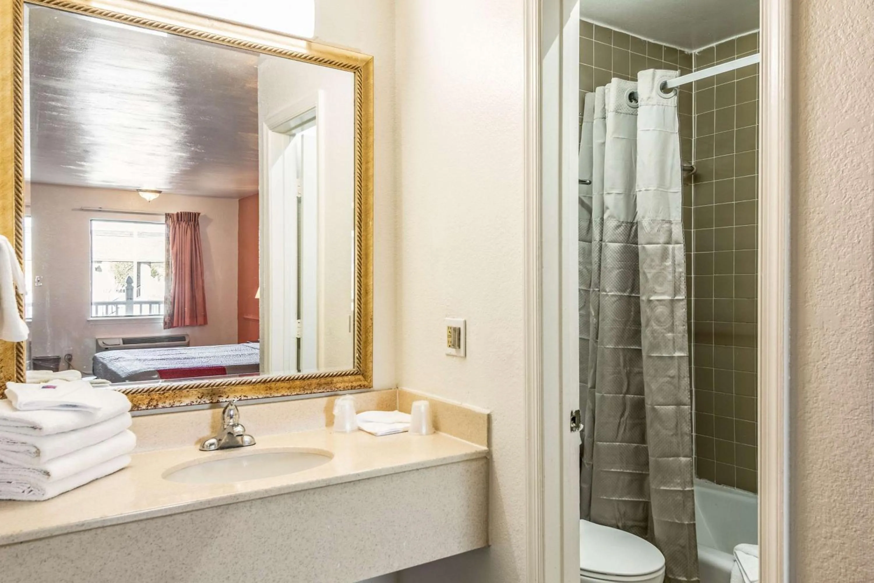 Bathroom in Motel 6-Portsmouth, VA