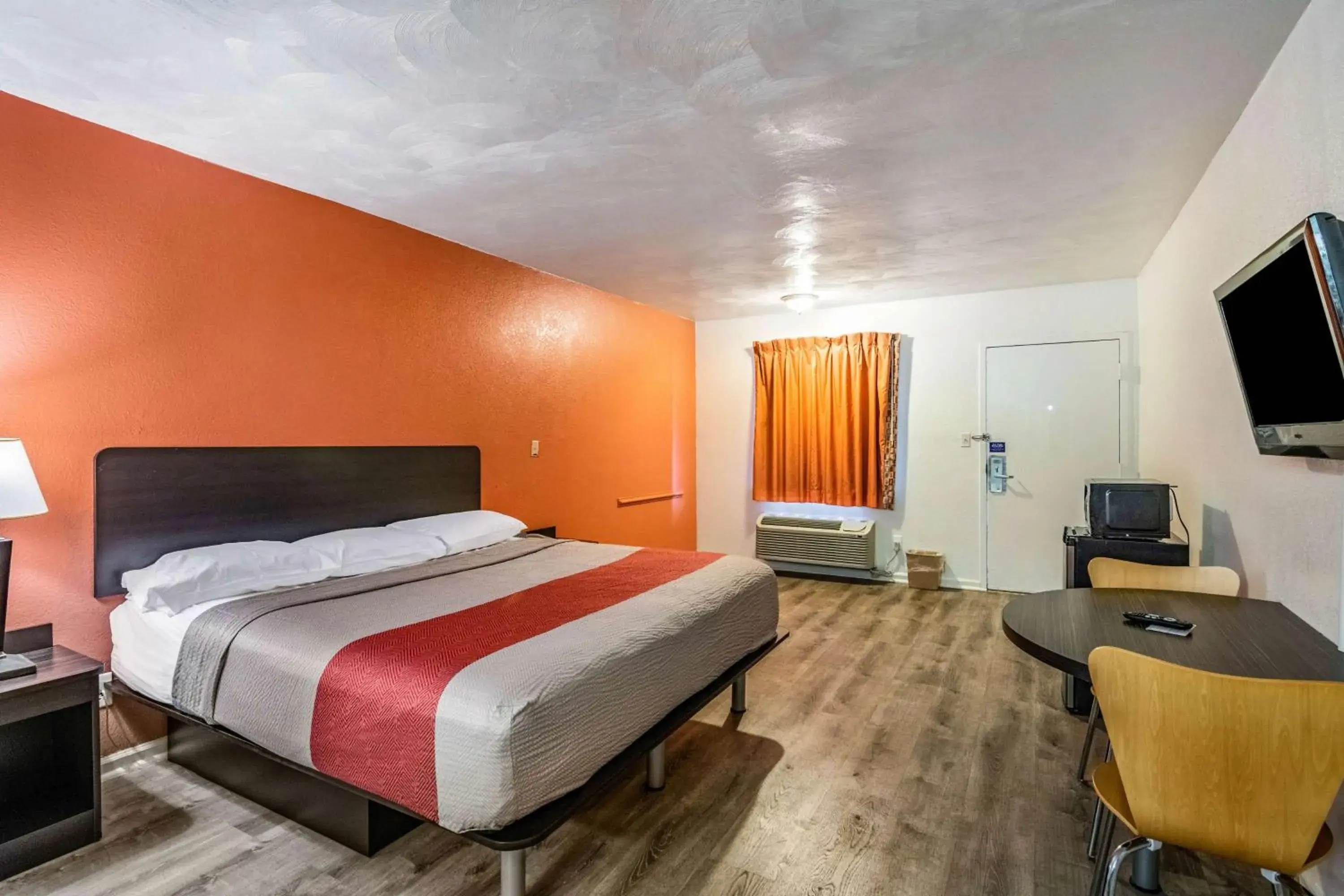 TV and multimedia, Bed in Motel 6-Portsmouth, VA TV and multimedia, Bed in Motel 6-Portsmouth, VA