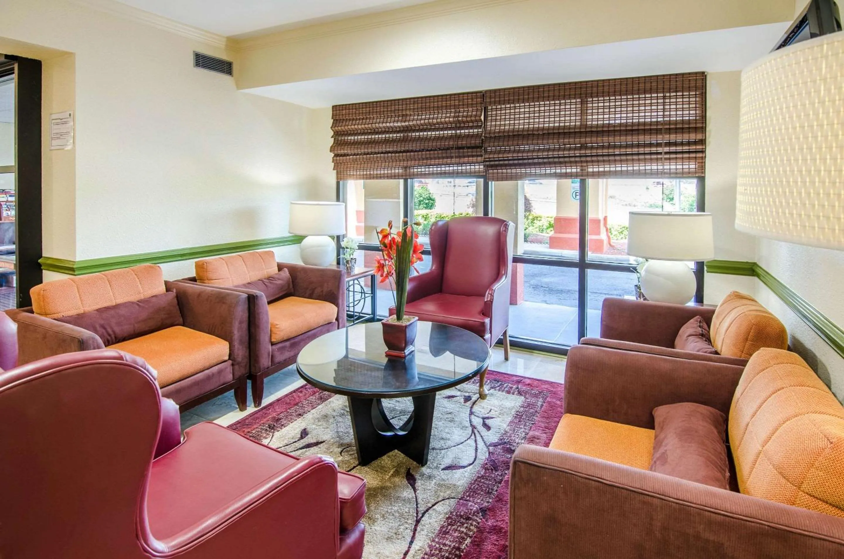 Lobby or reception in Quality Inn Tanglewood
