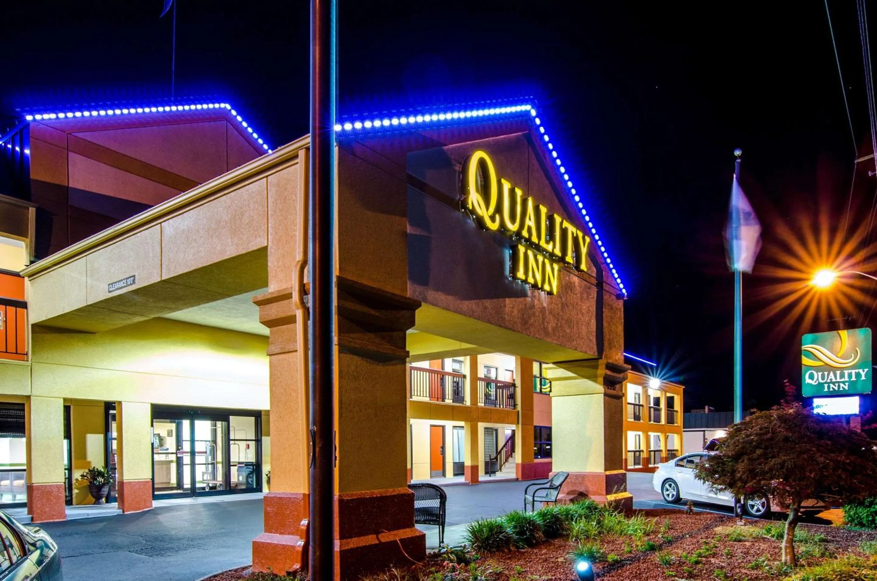 Property building in Quality Inn Tanglewood