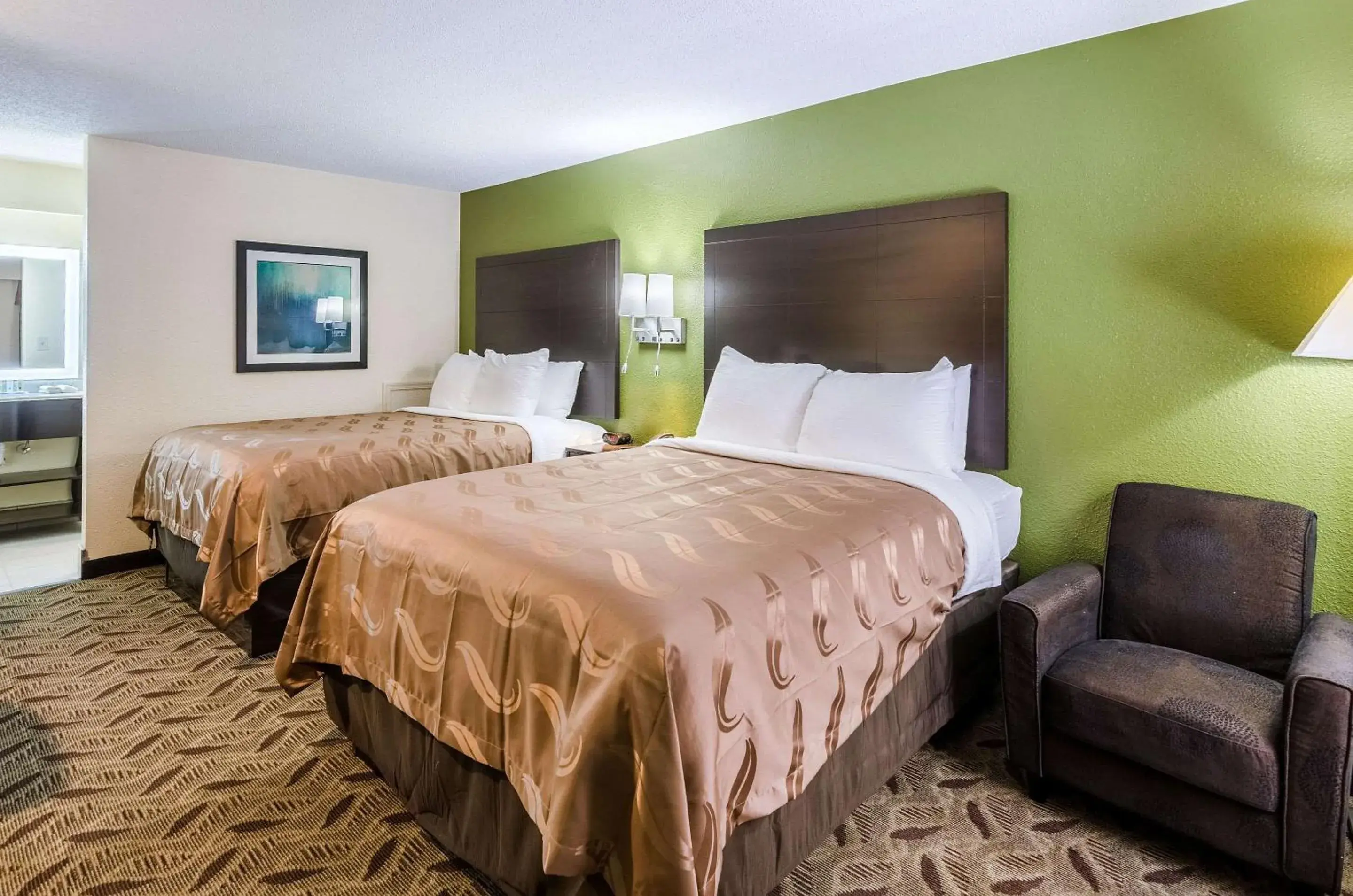 Photo of the whole room, Bed in Quality Inn Tanglewood Photo of the whole room, Bed in Quality Inn Tanglewood