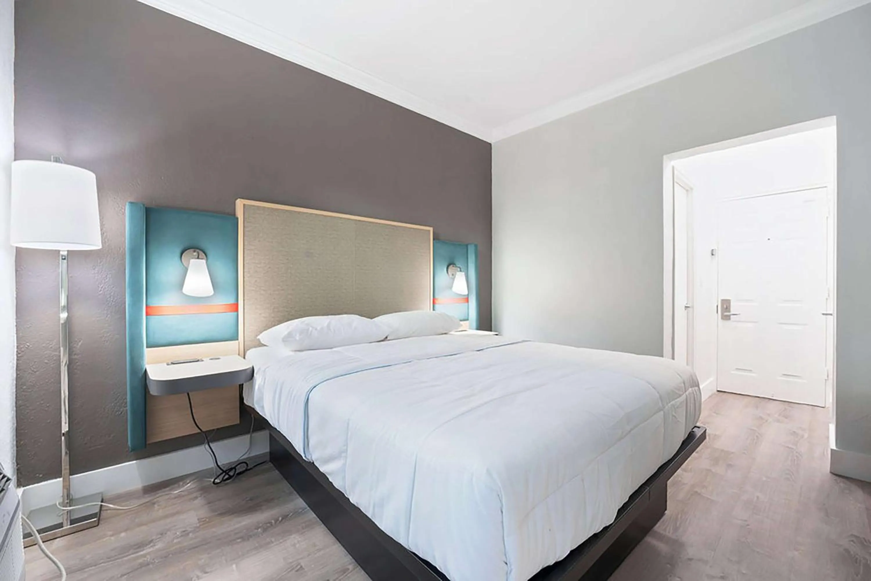 Photo of the whole room, Bed in Atrium Hotel, Trademark Collection by Wyndham