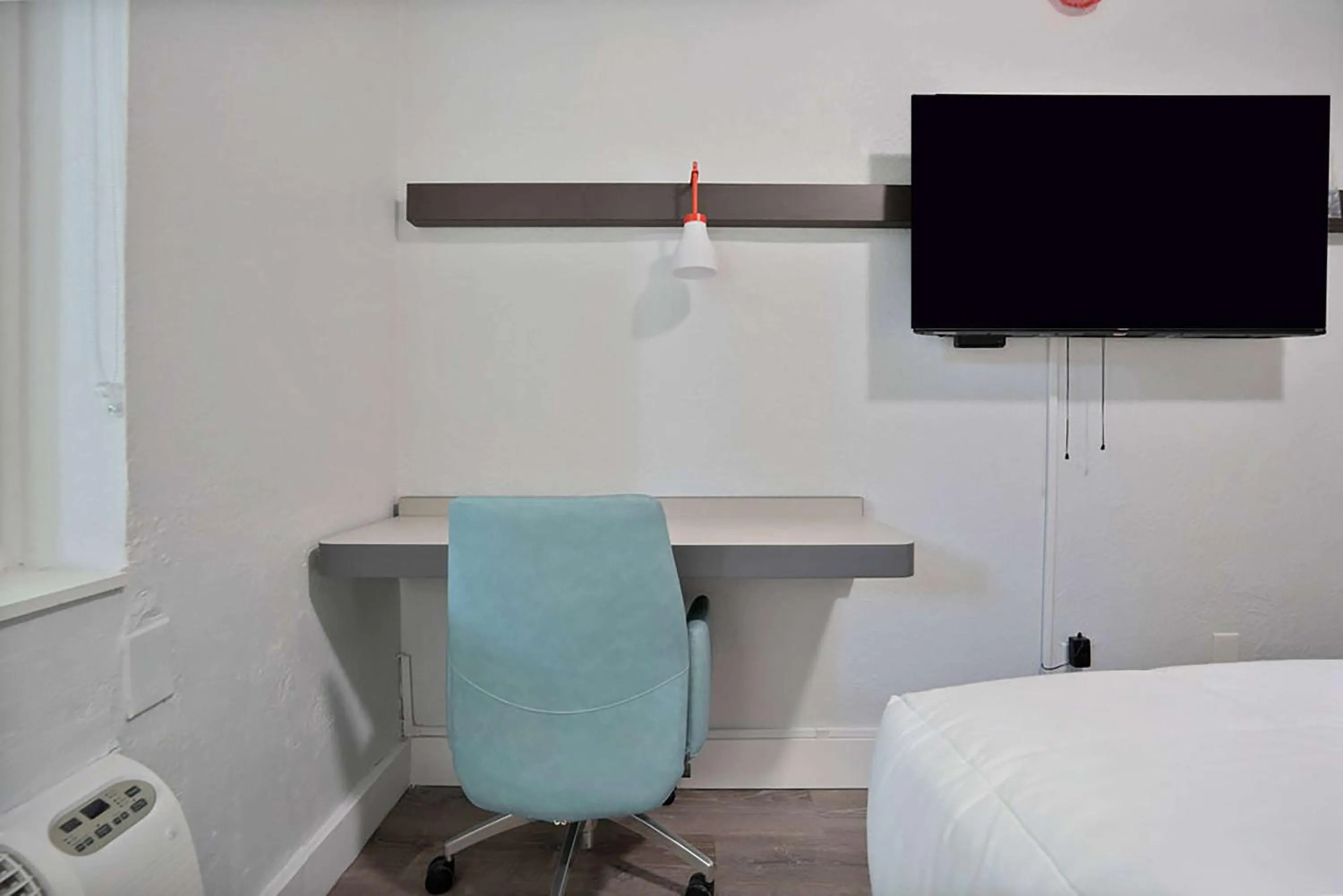 TV and multimedia, Bed in Atrium Hotel, Trademark Collection by Wyndham