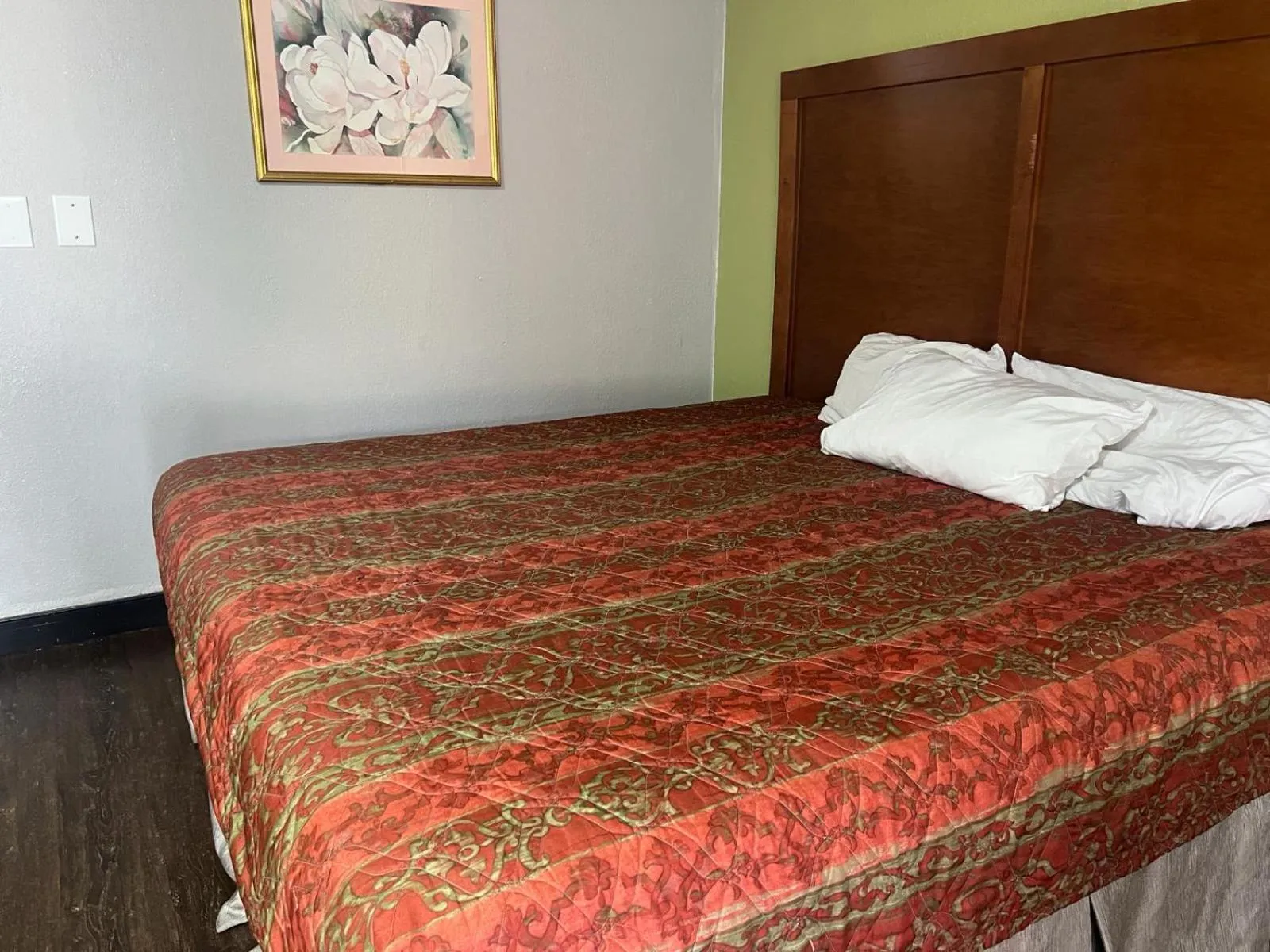 Bedroom, Bed in Capitol Inn by Belvilla Richmond Airport VA