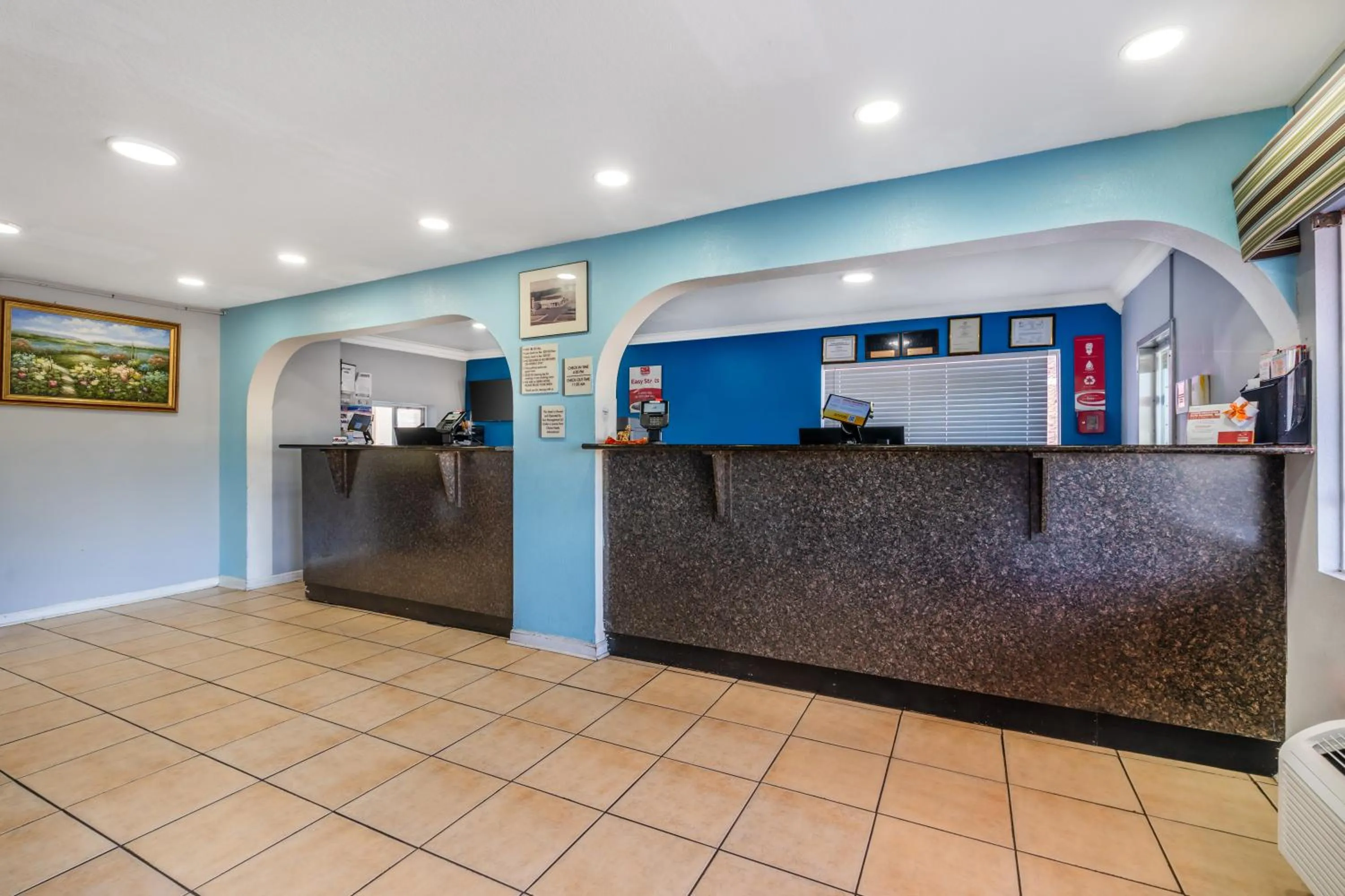 Lobby or reception in Econo Lodge Inn & Suites Virginia Beach - Norfolk