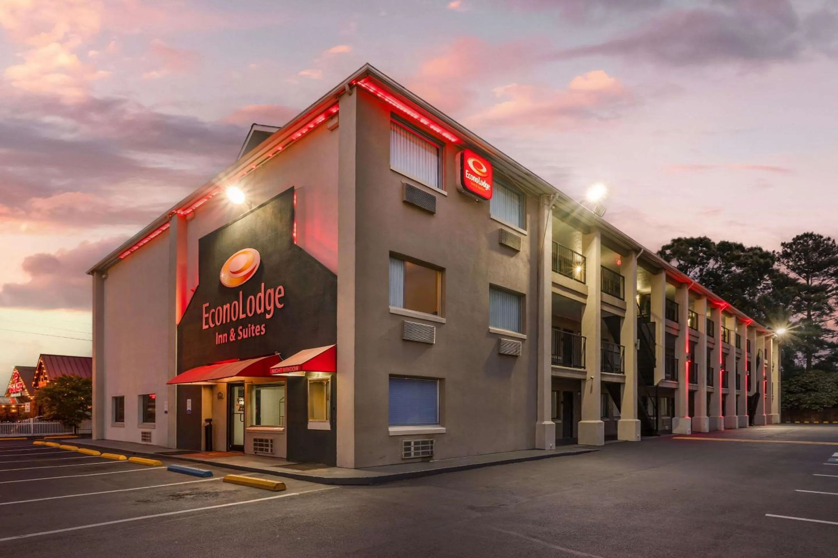Property building in Econo Lodge Inn & Suites Virginia Beach - Norfolk