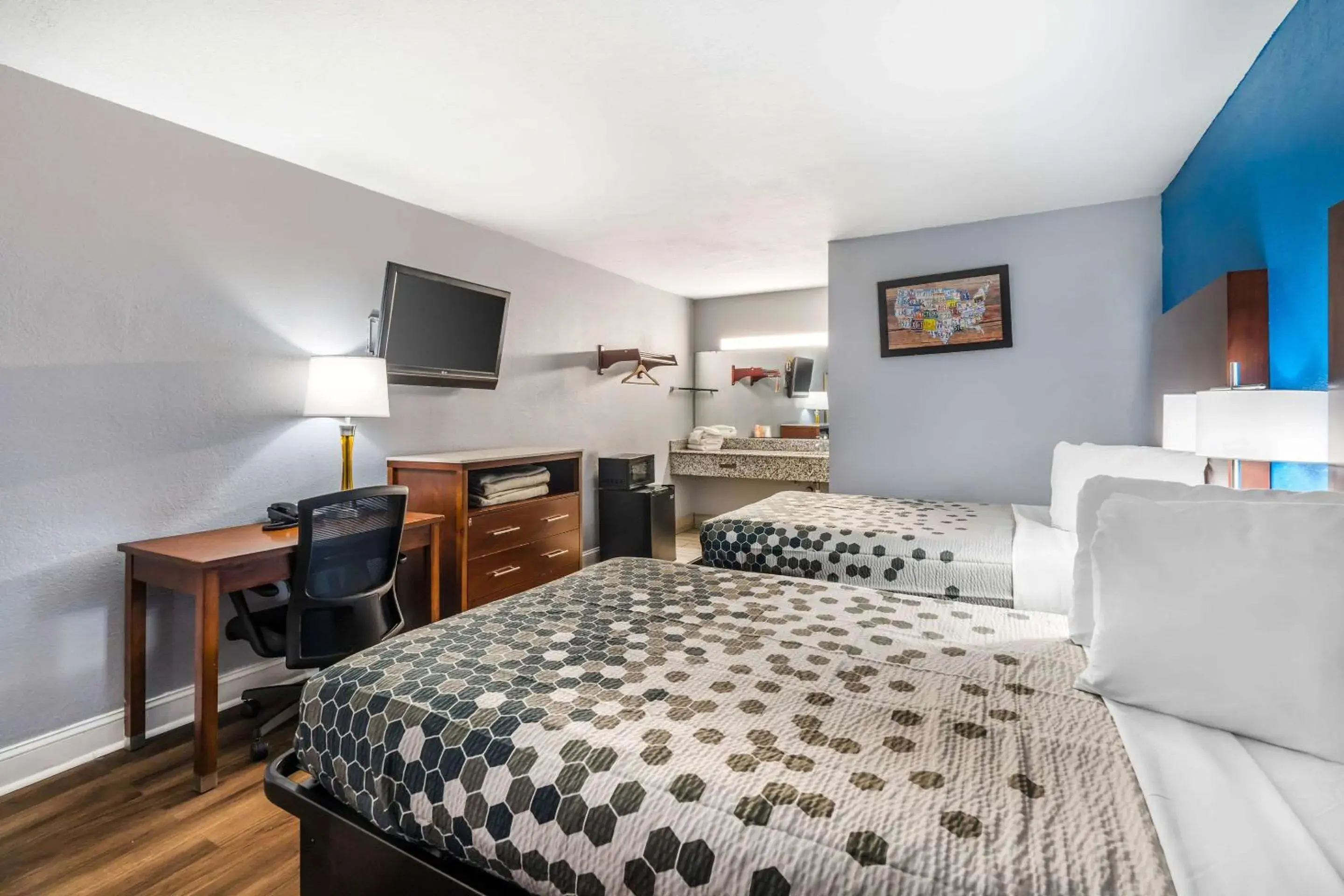 Bedroom, Bed in Econo Lodge Inn & Suites Virginia Beach - Norfolk Bedroom, Bed in Econo Lodge Inn & Suites Virginia Beach - Norfolk