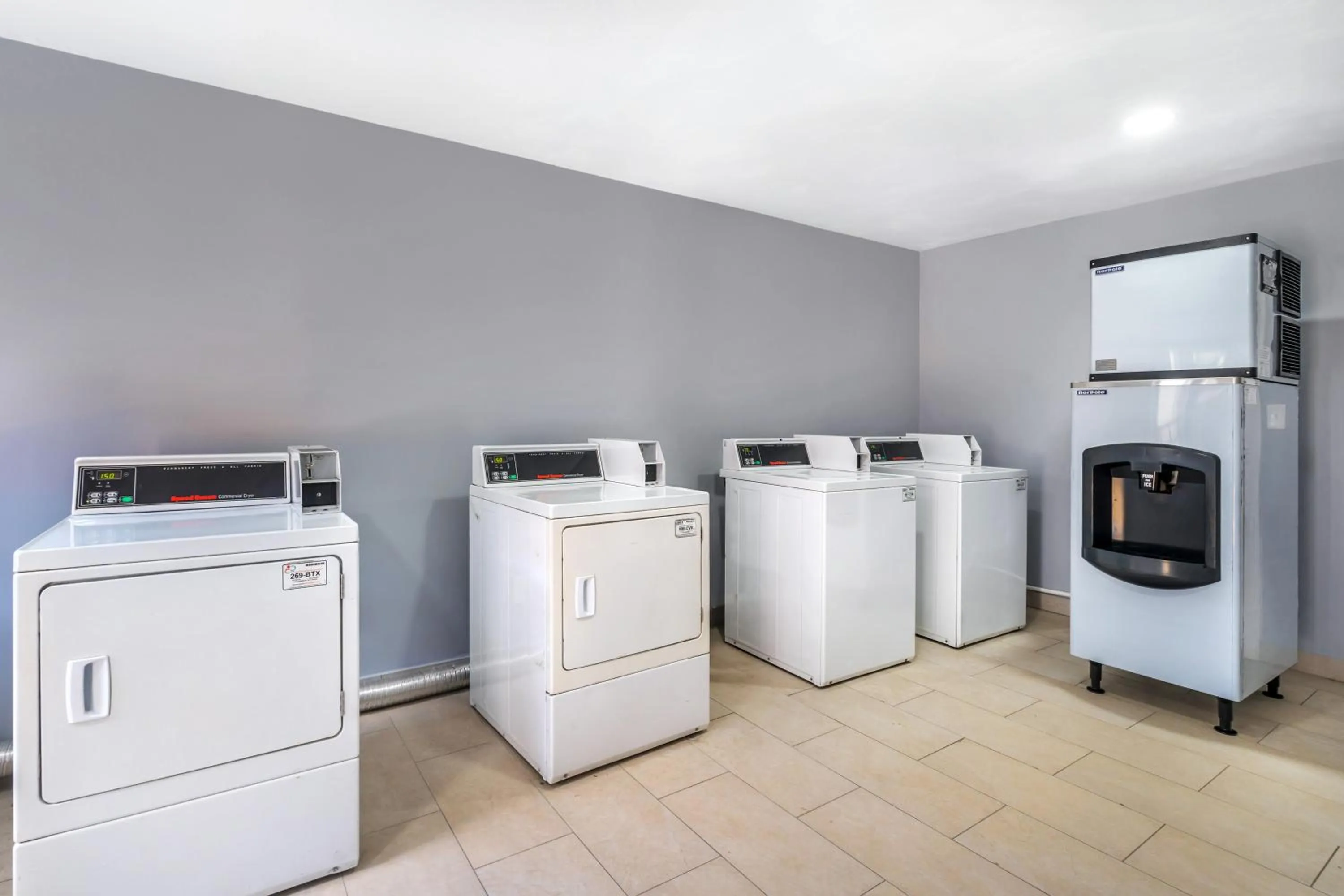 laundry in Econo Lodge Inn & Suites Virginia Beach - Norfolk