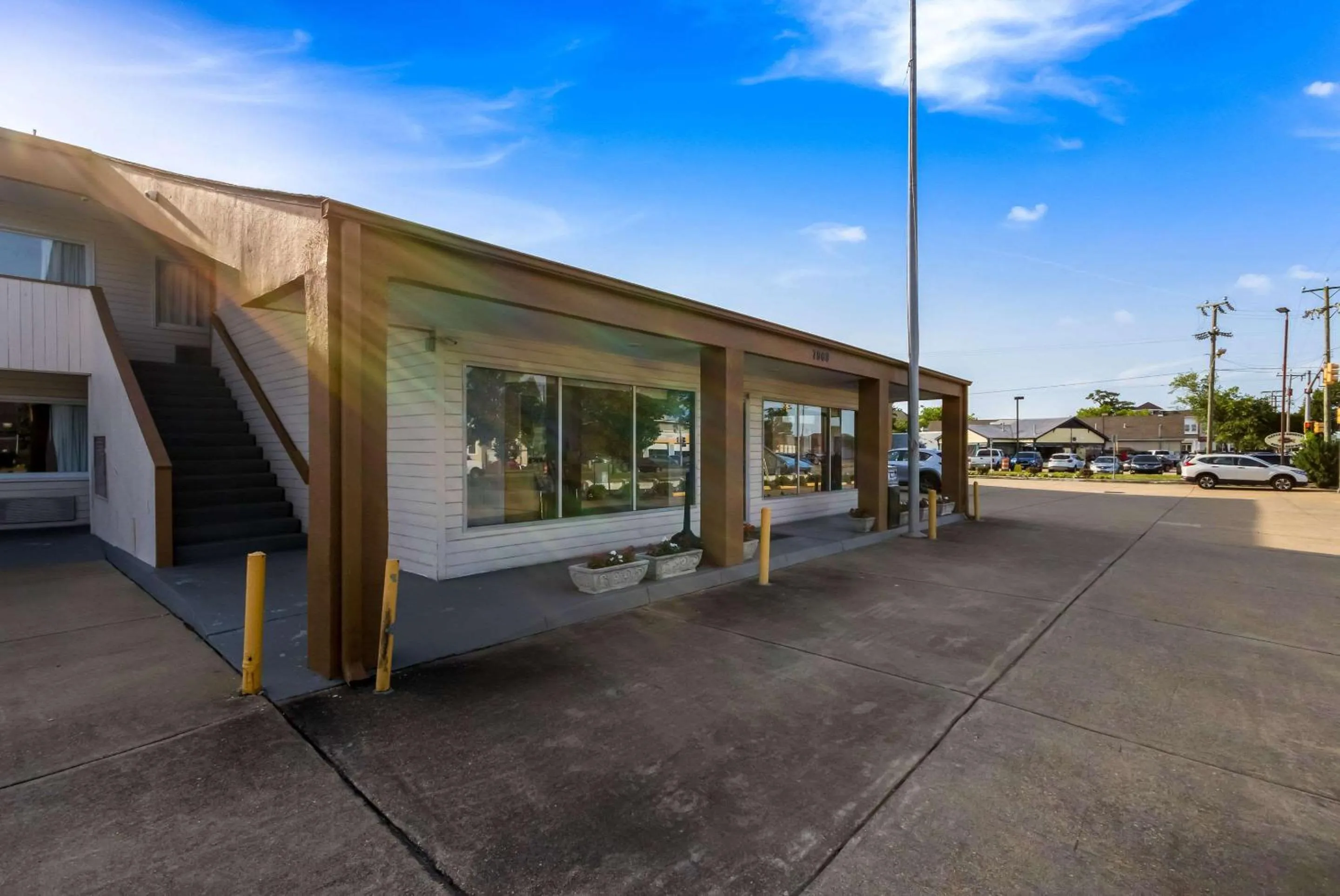Property building in Econo Lodge Little Creek