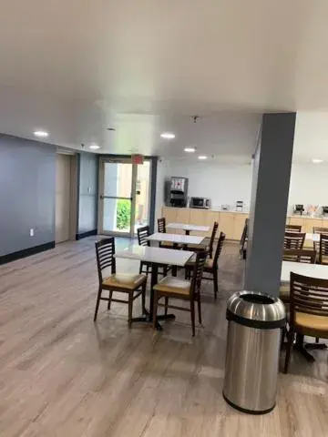 Breakfast in Sleep Inn Staunton Breakfast in Sleep Inn Staunton