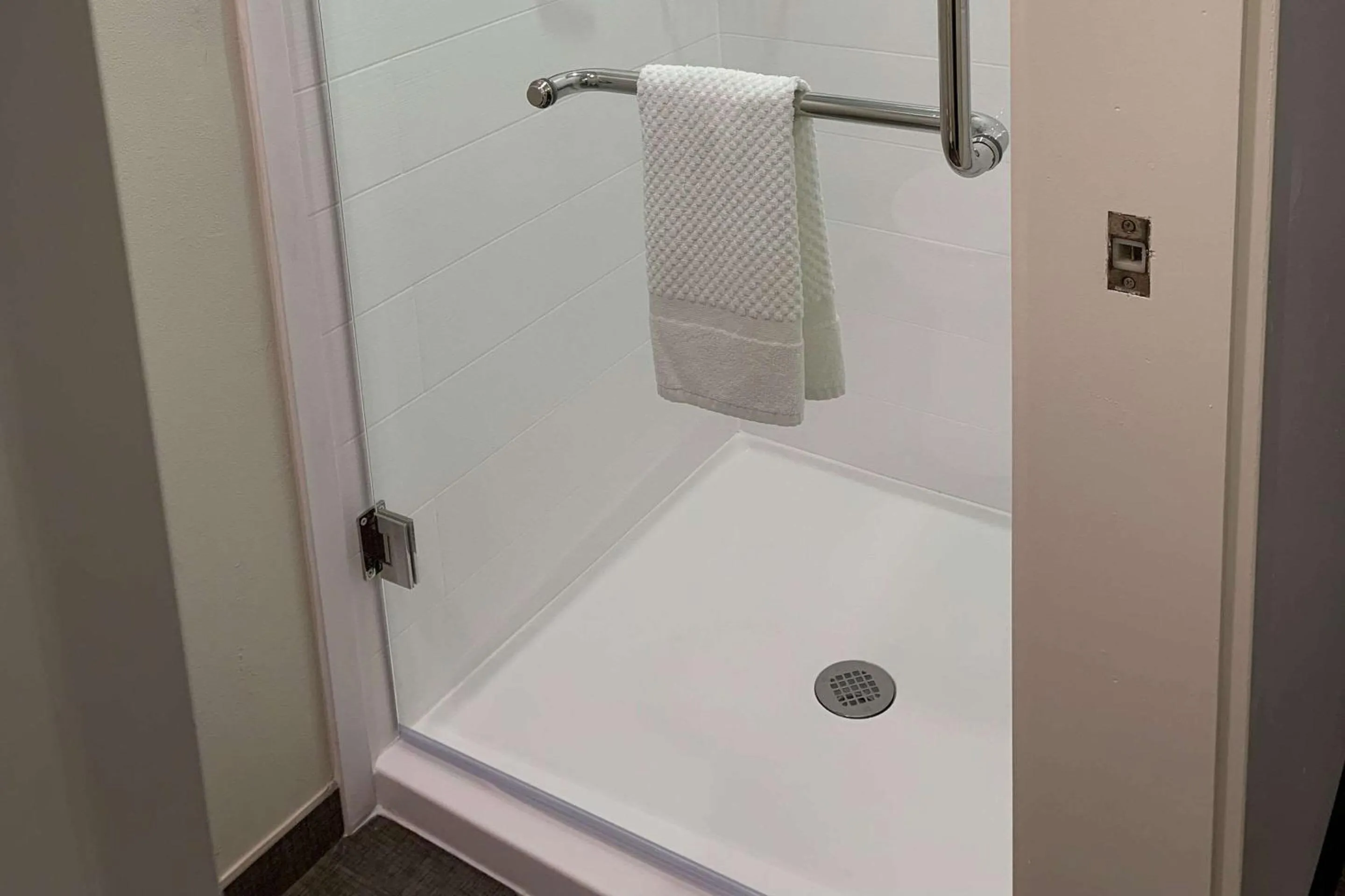 Bathroom in Sleep Inn Staunton