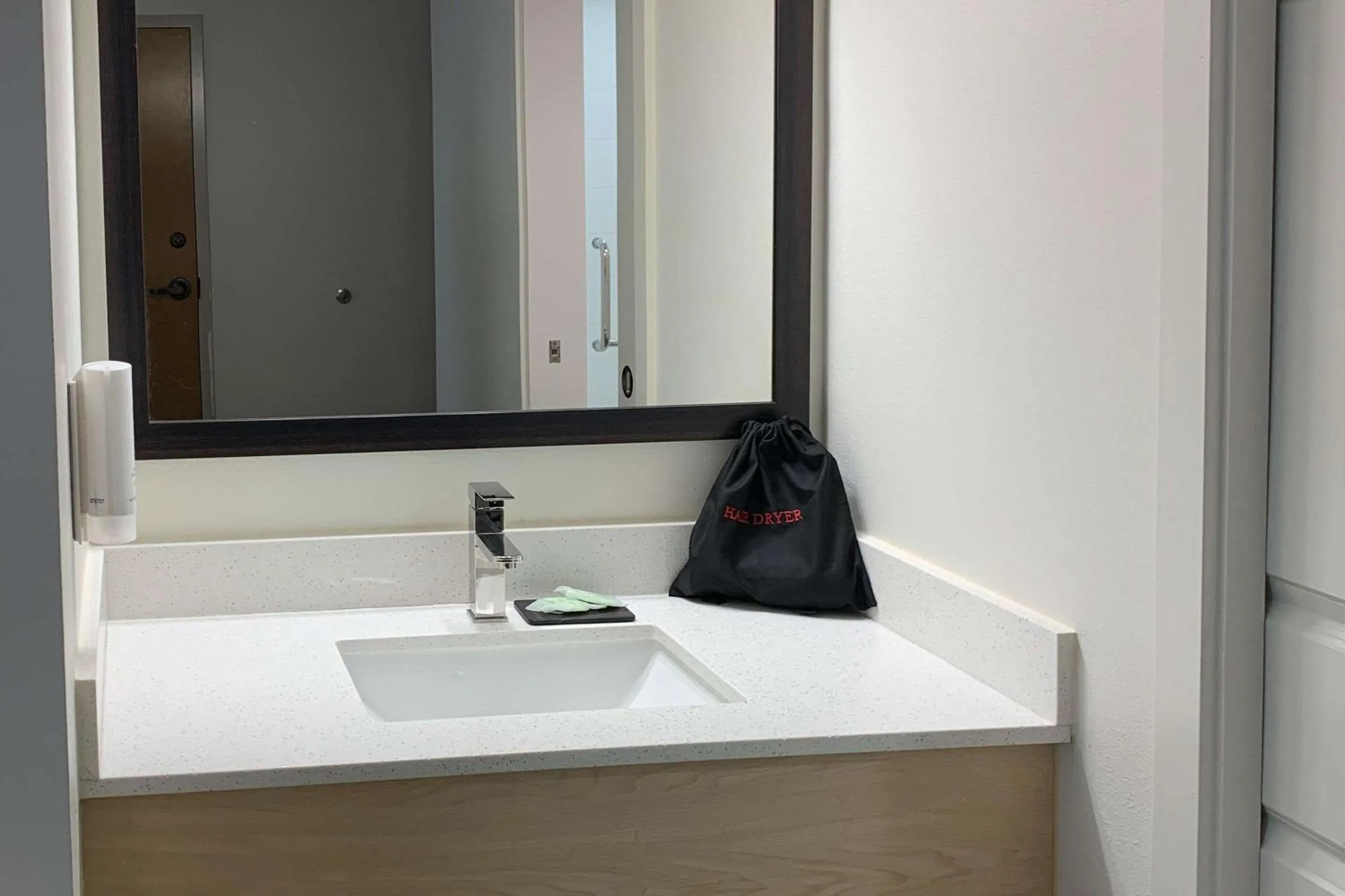 Bathroom in Sleep Inn Staunton