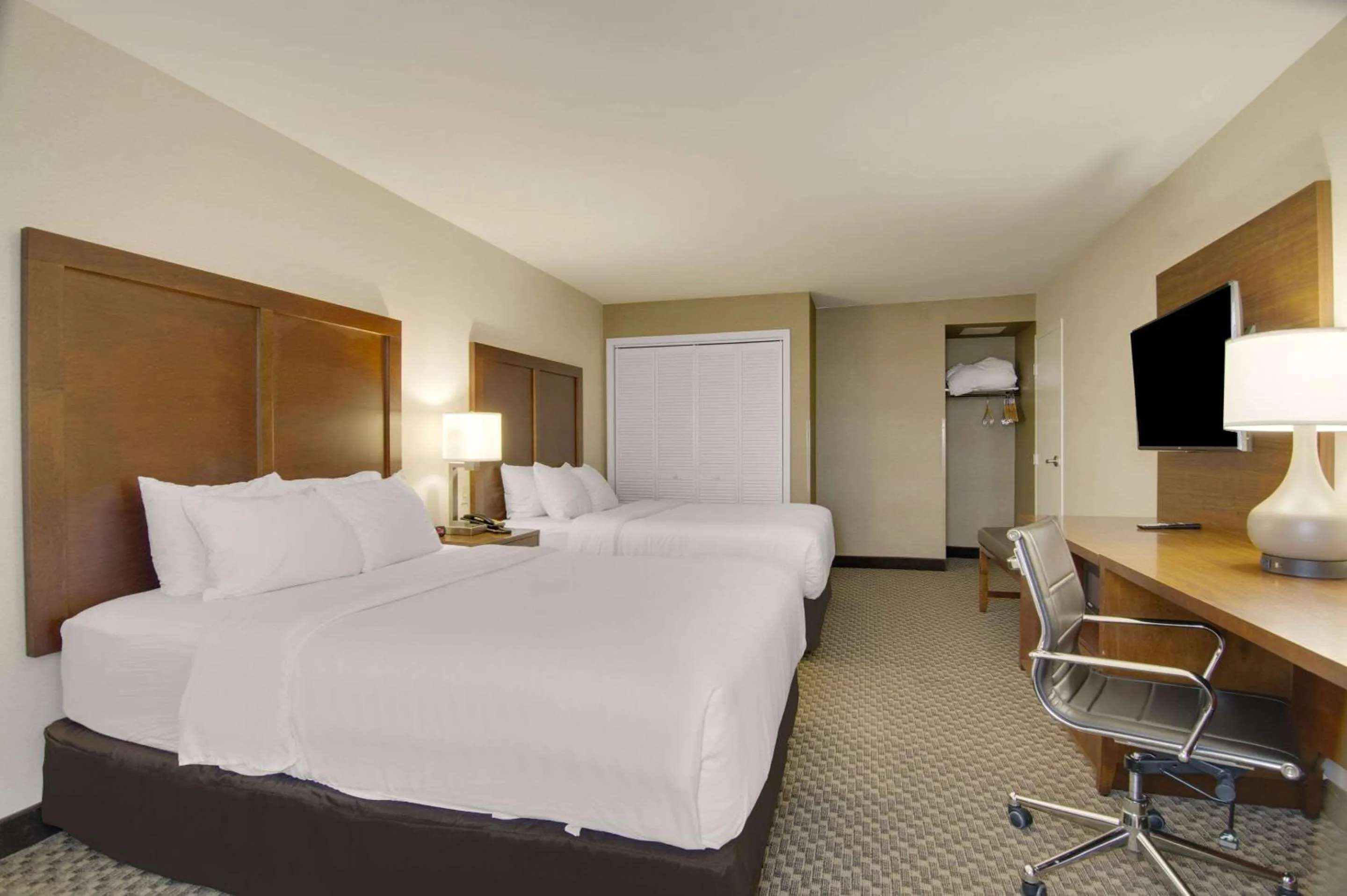 Photo of the whole room, Bed in Comfort Inn Airport