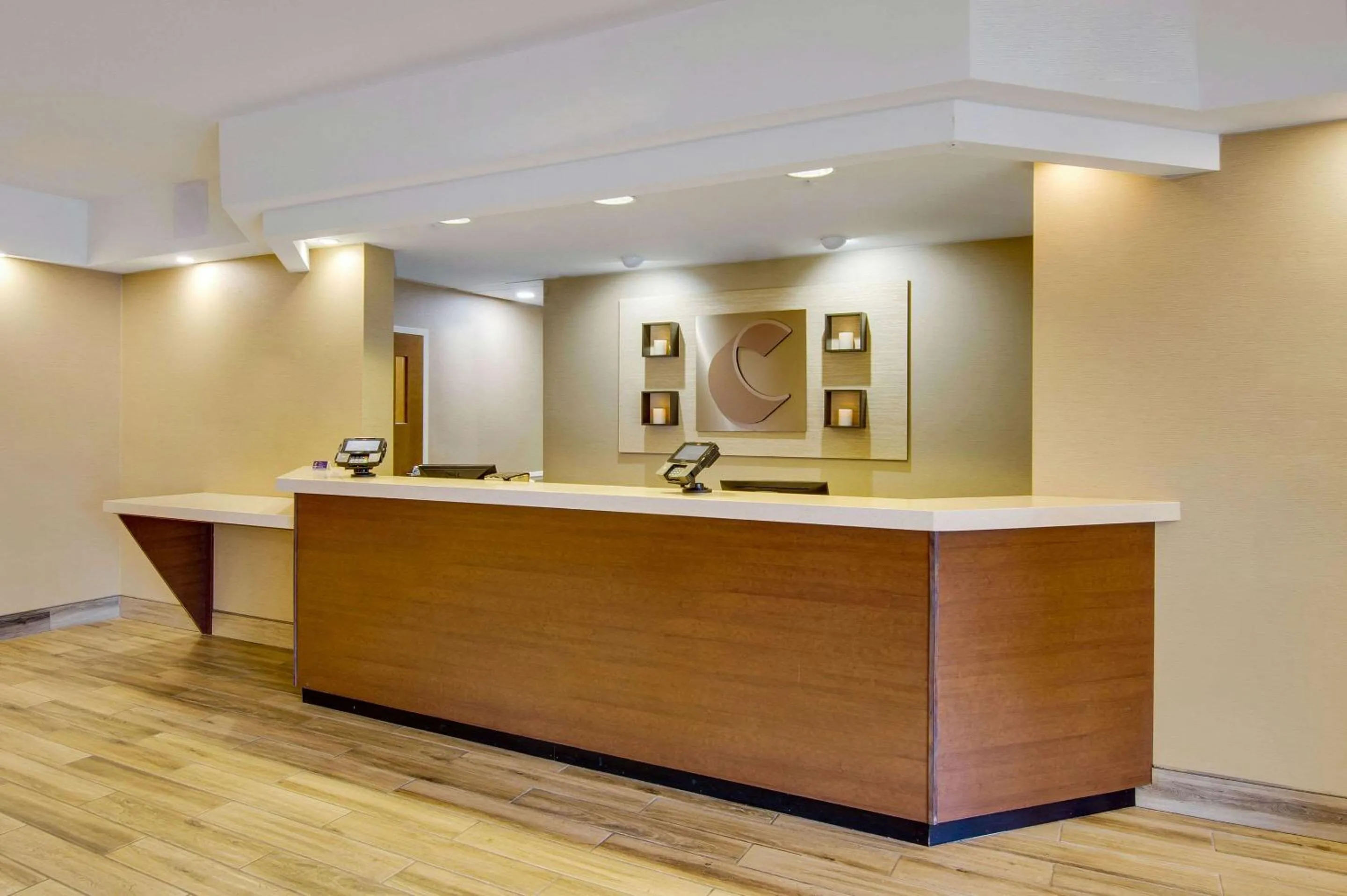 Lobby or reception in Comfort Inn Airport