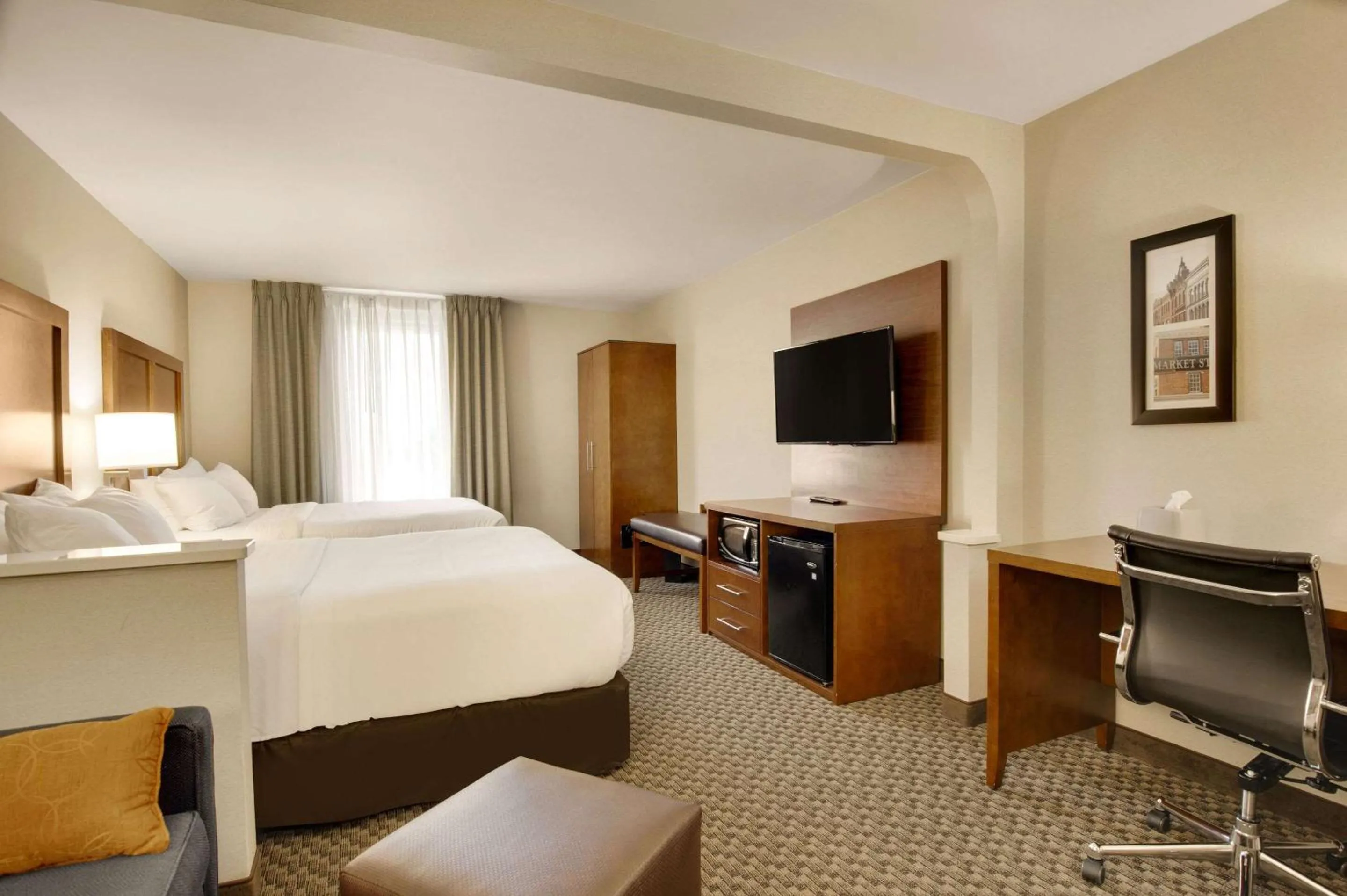 Photo of the whole room, Bed in Comfort Inn Airport