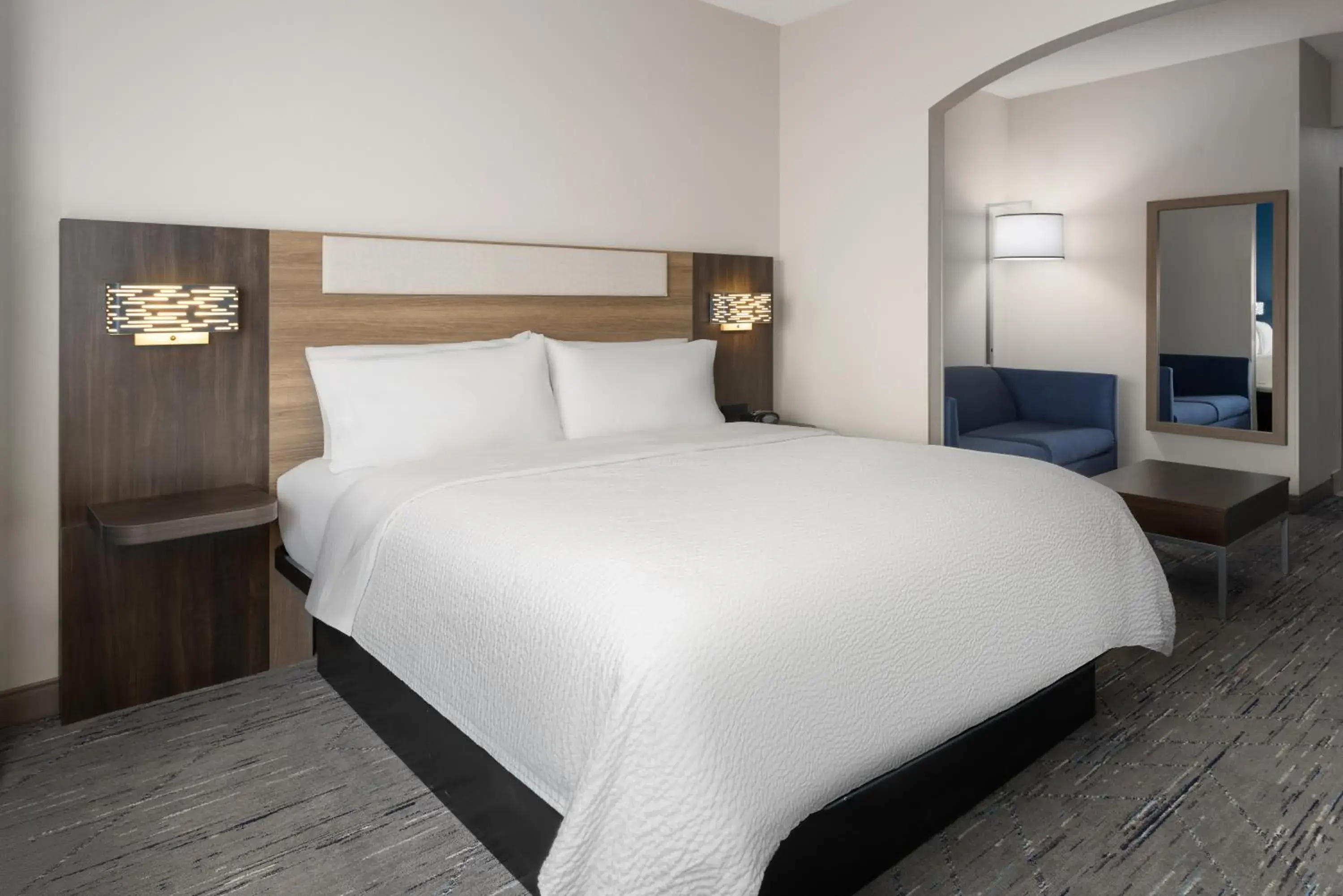 Bed in Holiday Inn Express & Suites Leesburg - Historic District by IHG Bed in Holiday Inn Express & Suites Leesburg - Historic District by IHG