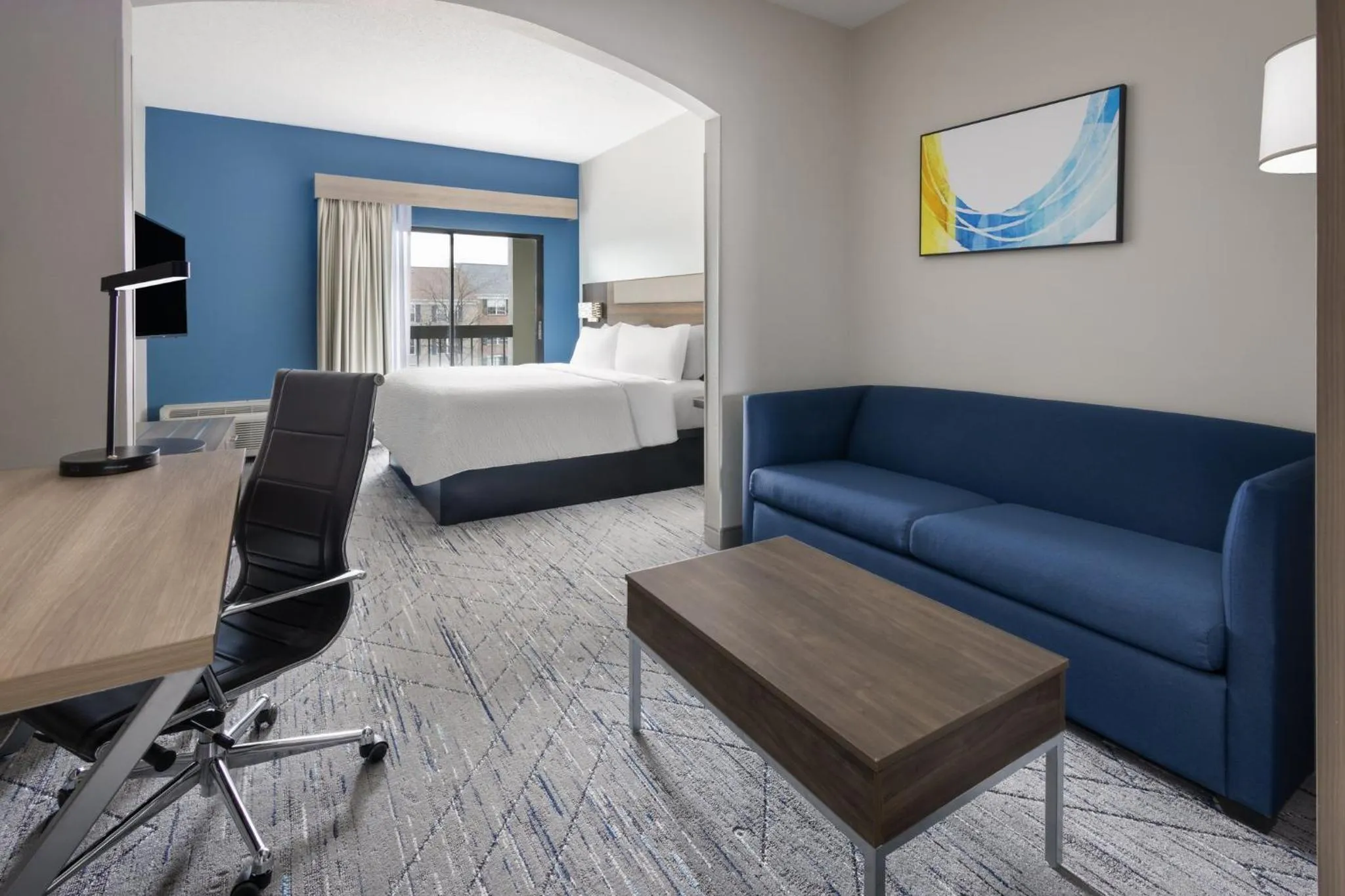 Photo of the whole room, Bed in Holiday Inn Express & Suites Leesburg - Historic District by IHG