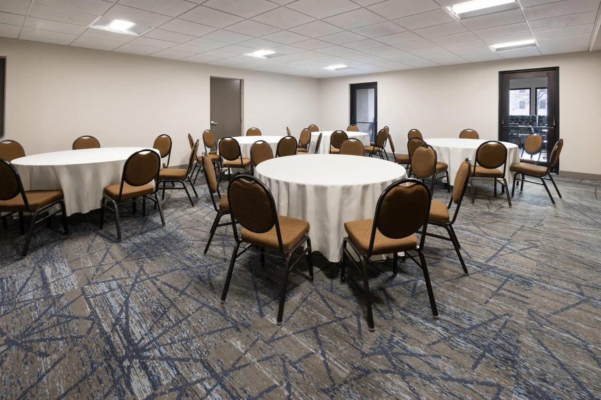 Meeting/conference room in Holiday Inn Express & Suites Leesburg - Historic District by IHG