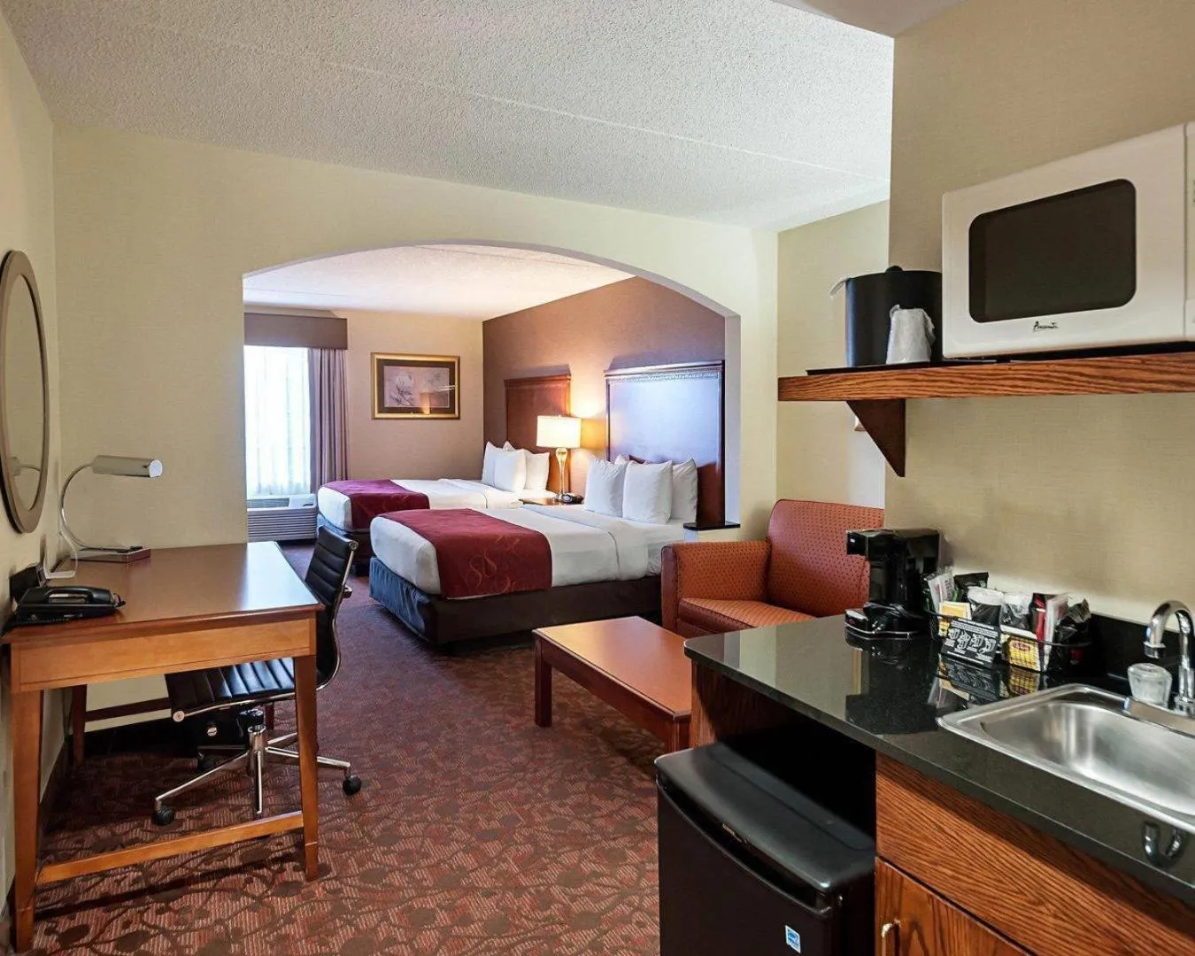 Bedroom, Bed in Comfort Suites Dulles Airport