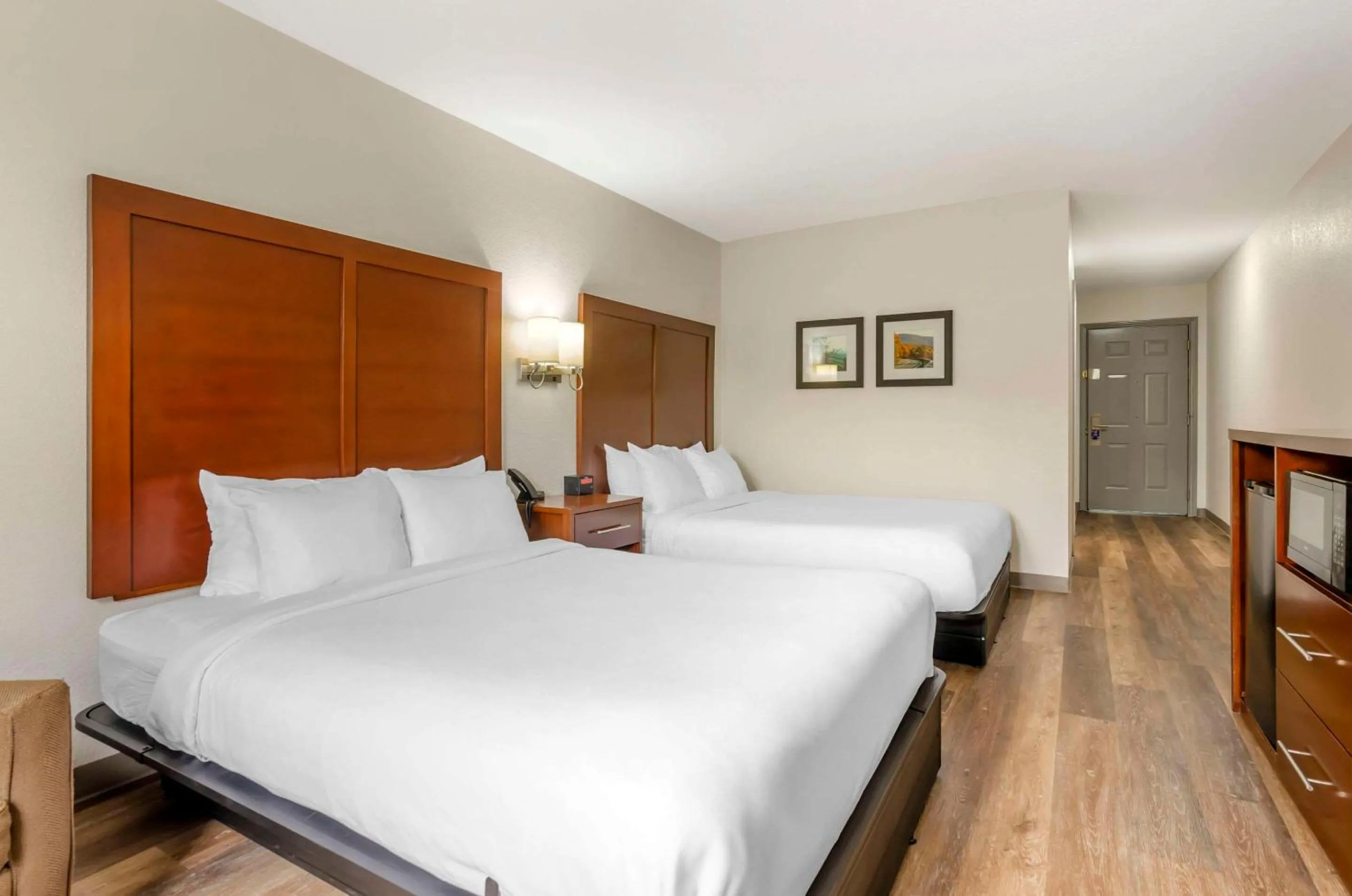 Bedroom, Bed in Comfort Inn Wytheville - Fort Chiswell