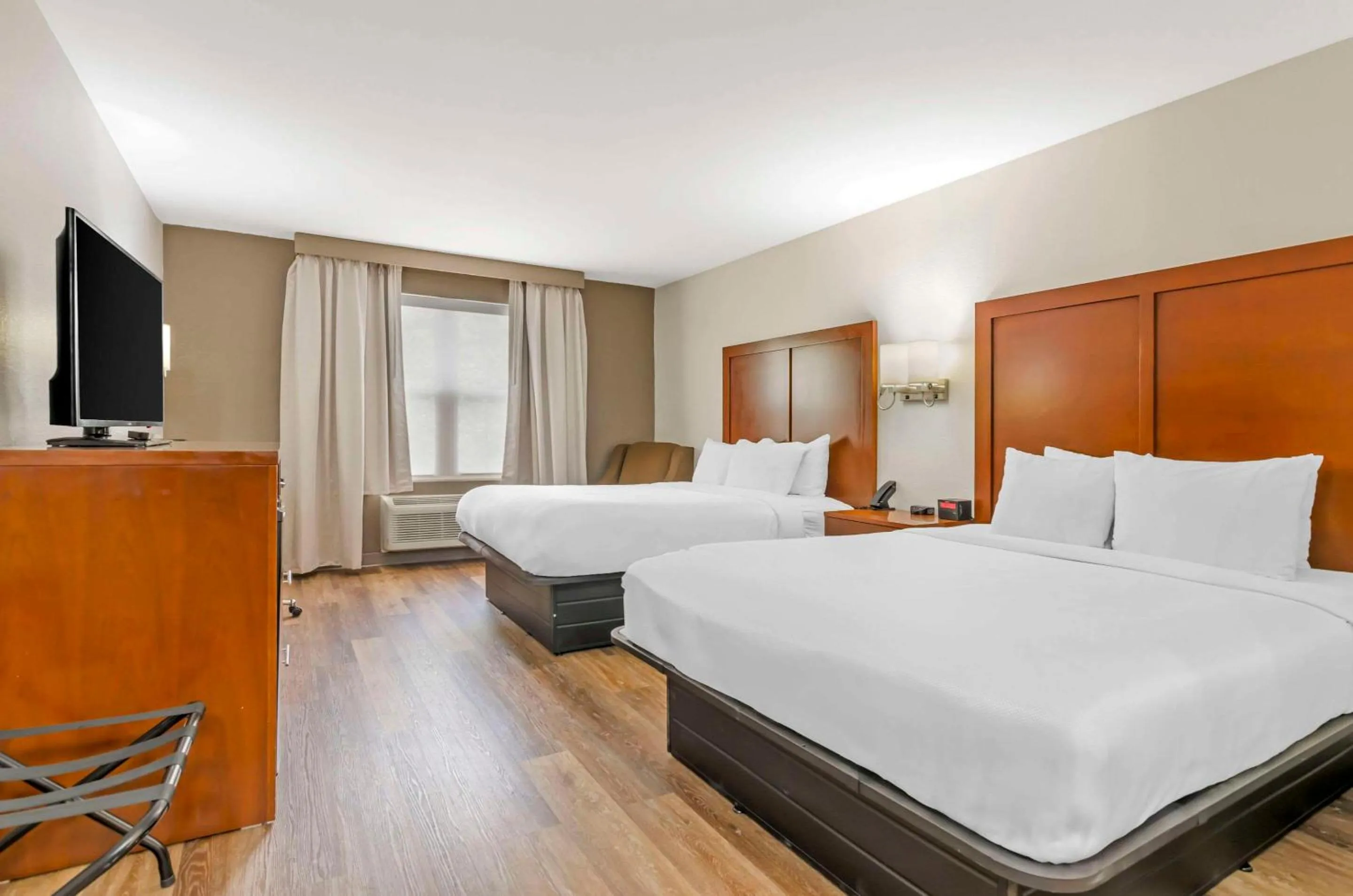 Bedroom, Bed in Comfort Inn Wytheville - Fort Chiswell