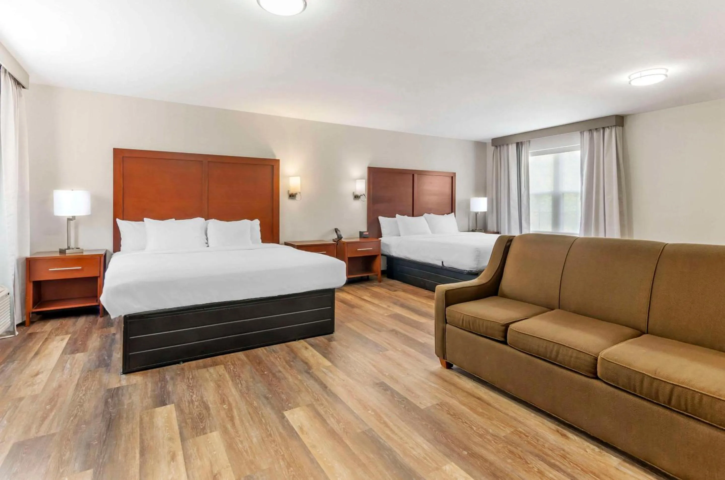 Bedroom, Bed in Comfort Inn Wytheville - Fort Chiswell