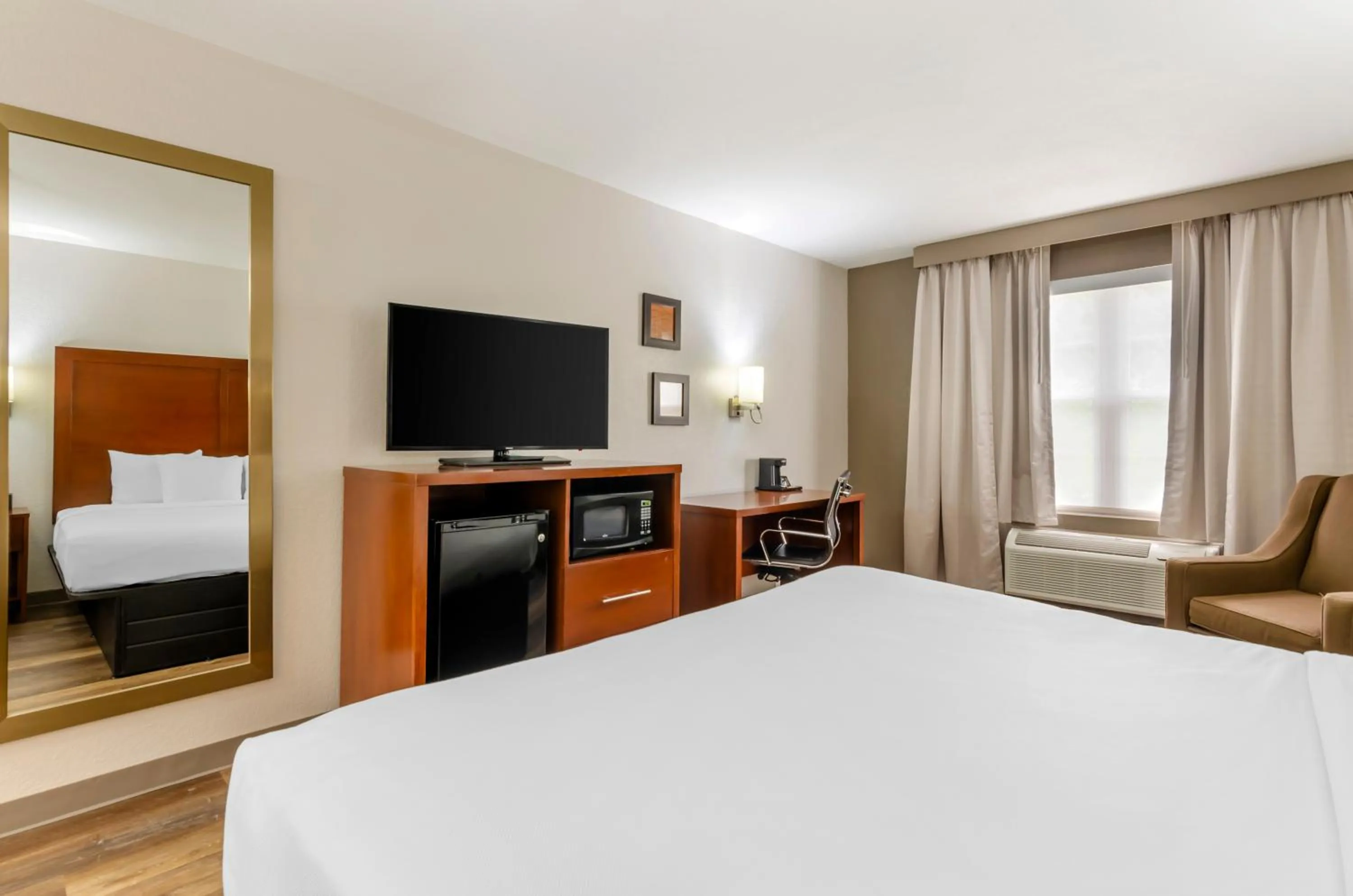 Bed in Comfort Inn Wytheville - Fort Chiswell