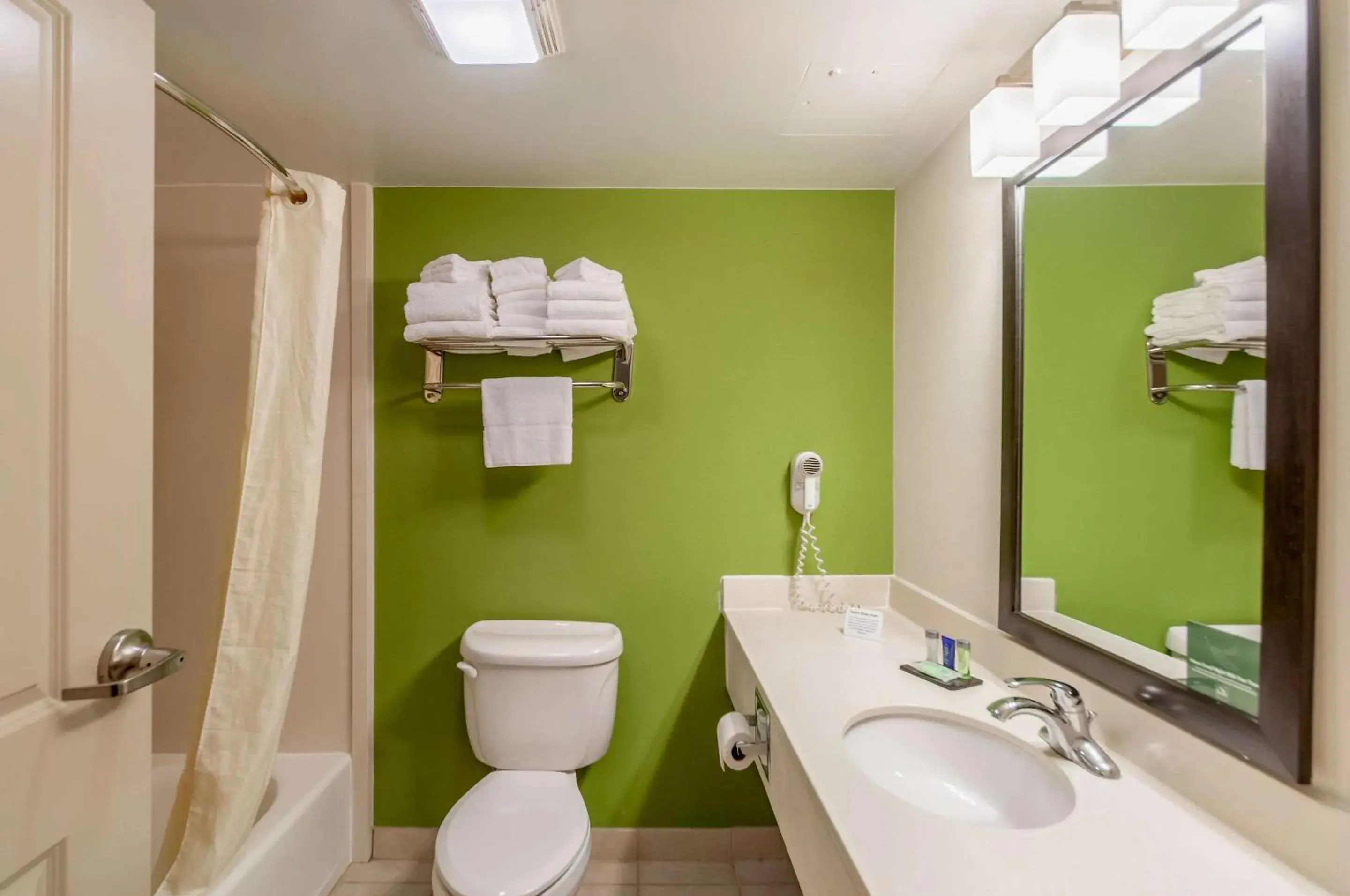 Bedroom in Sleep Inn & Suites Harrisonburg near University Bedroom in Sleep Inn & Suites Harrisonburg near University