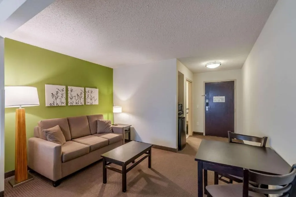 Seating area in Sleep Inn & Suites Harrisonburg near University