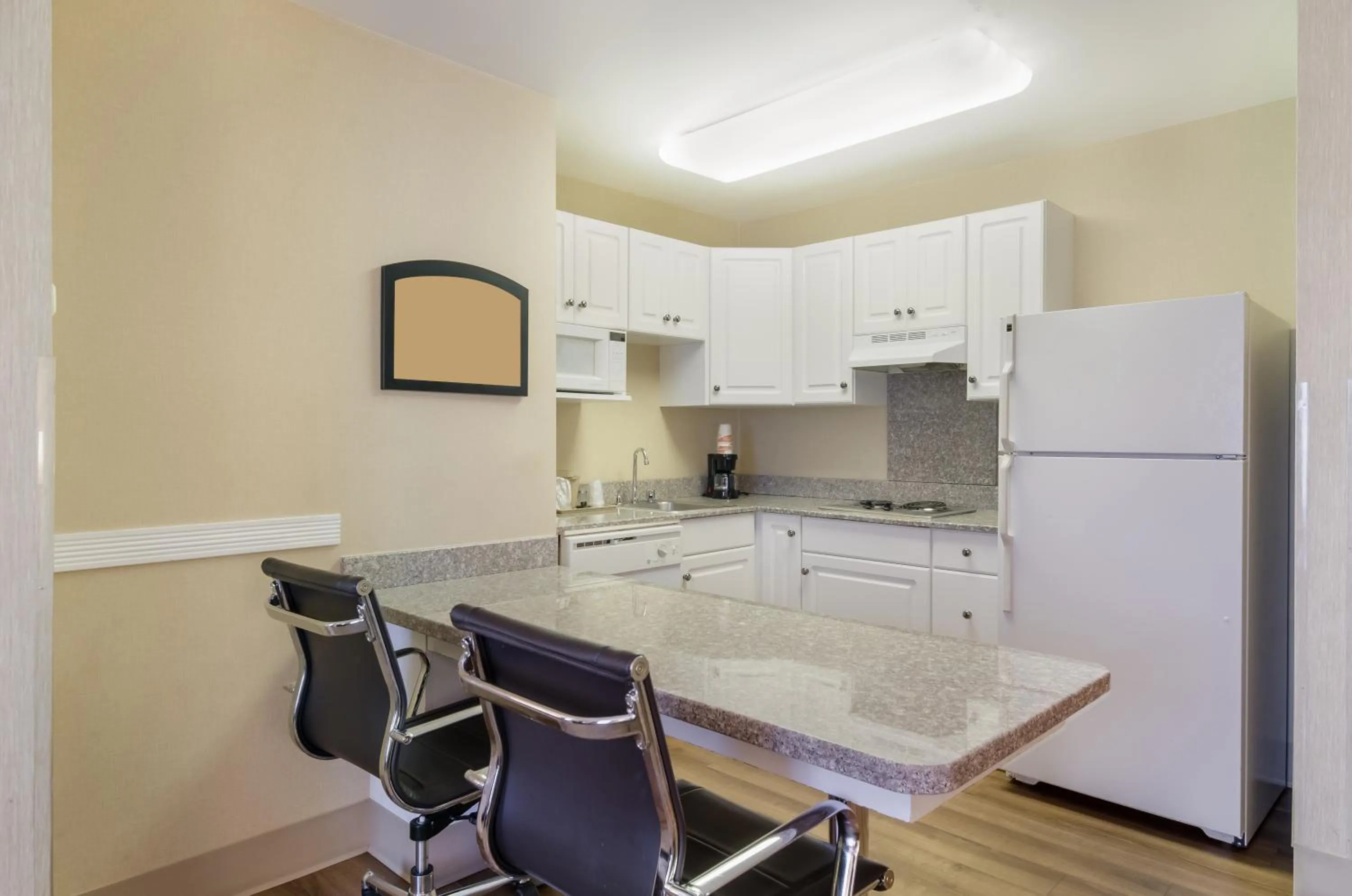 Kitchen or kitchenette in MainStay Suites Roanoke Airport