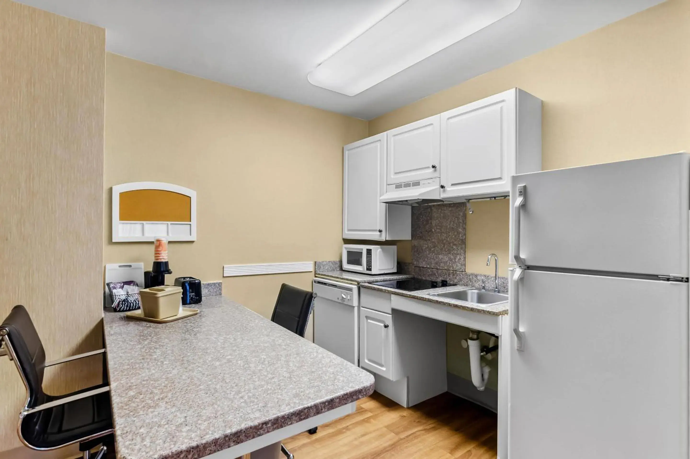 Bedroom in MainStay Suites Roanoke Airport Bedroom in MainStay Suites Roanoke Airport