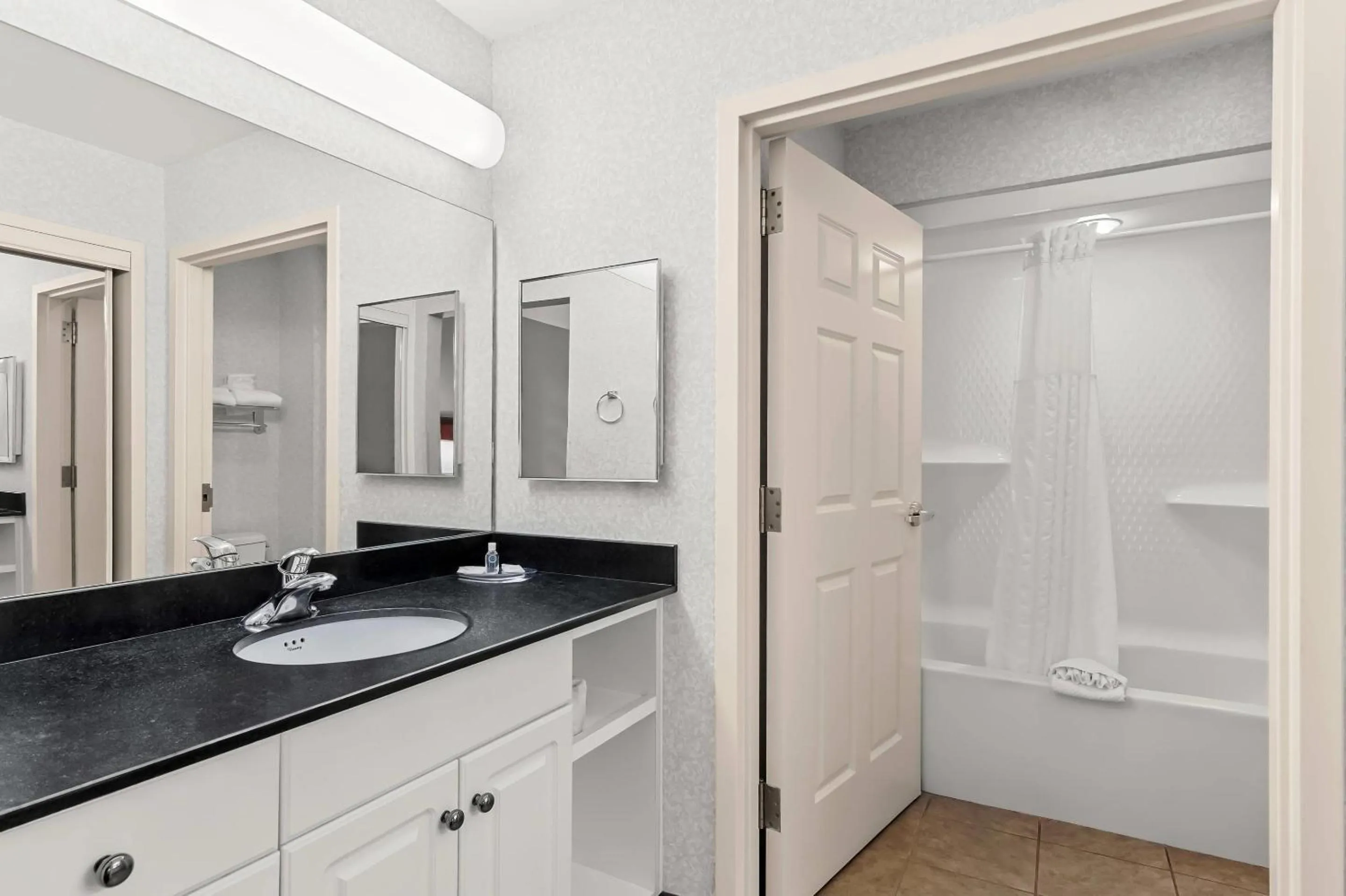 Bedroom in MainStay Suites Roanoke Airport