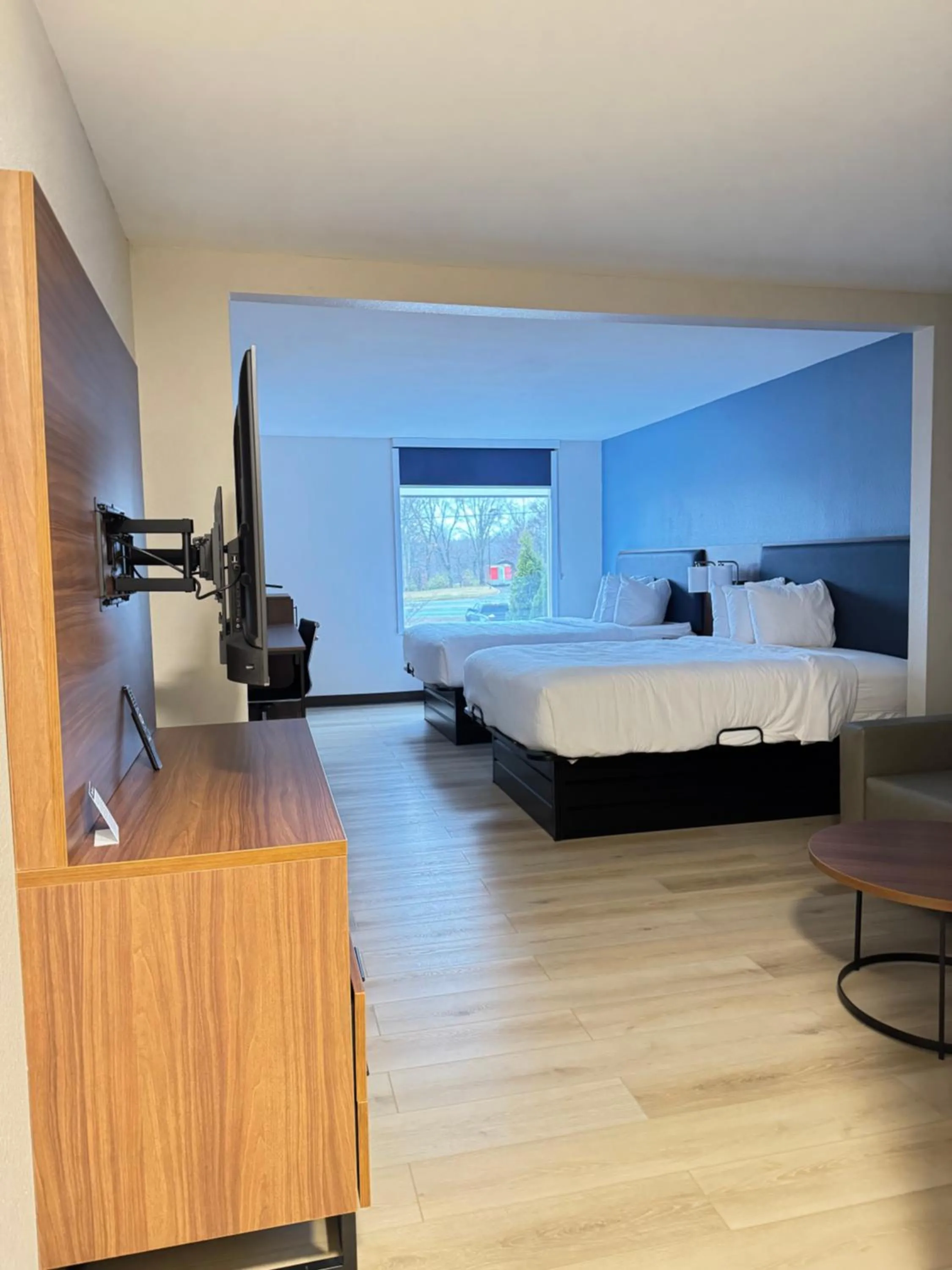 Bed in Wingate by Wyndham I-81 Exit 101- Newly Renovated