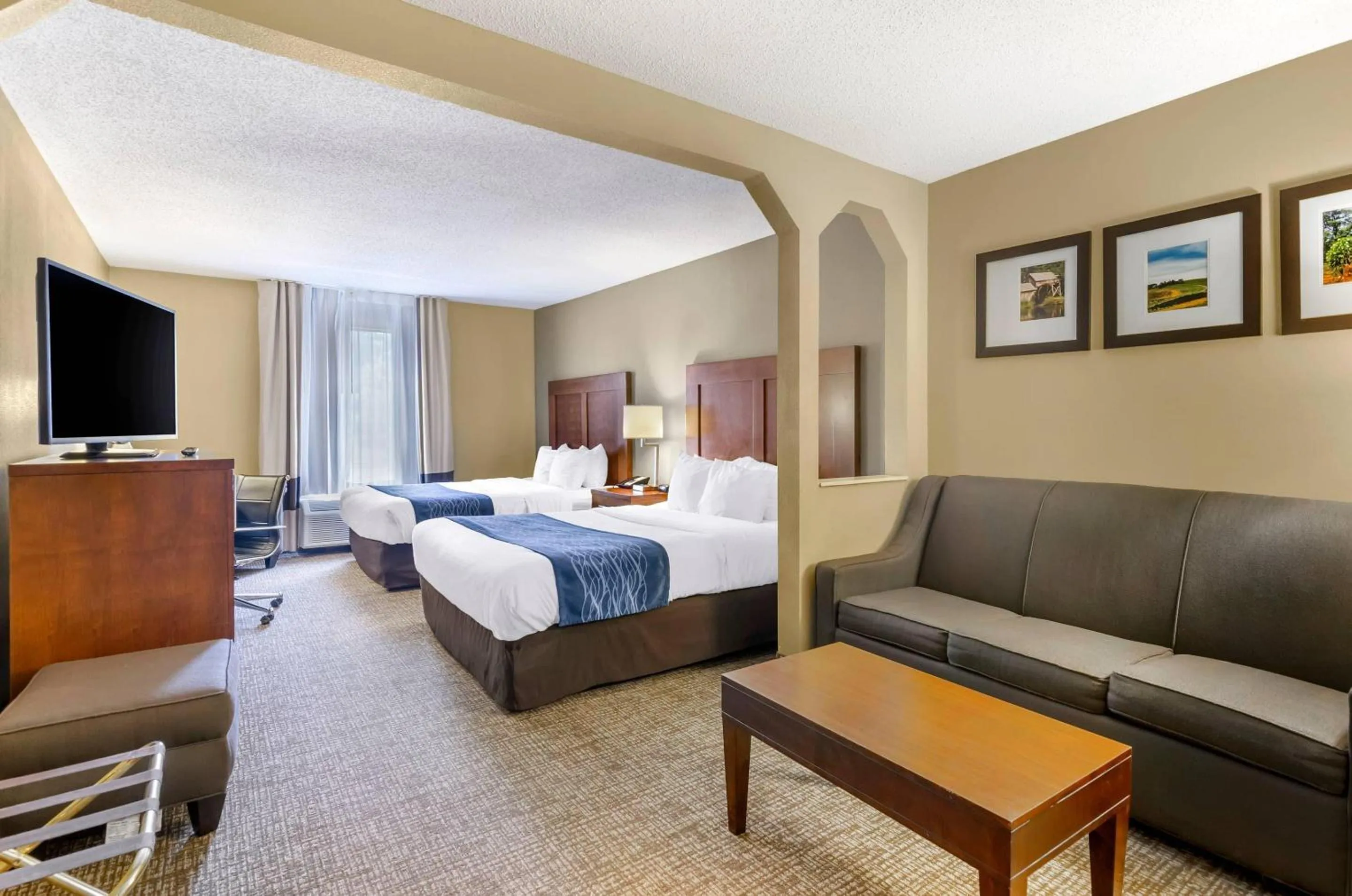 Bedroom, Bed in Comfort Inn & Suites Christiansburg I-81