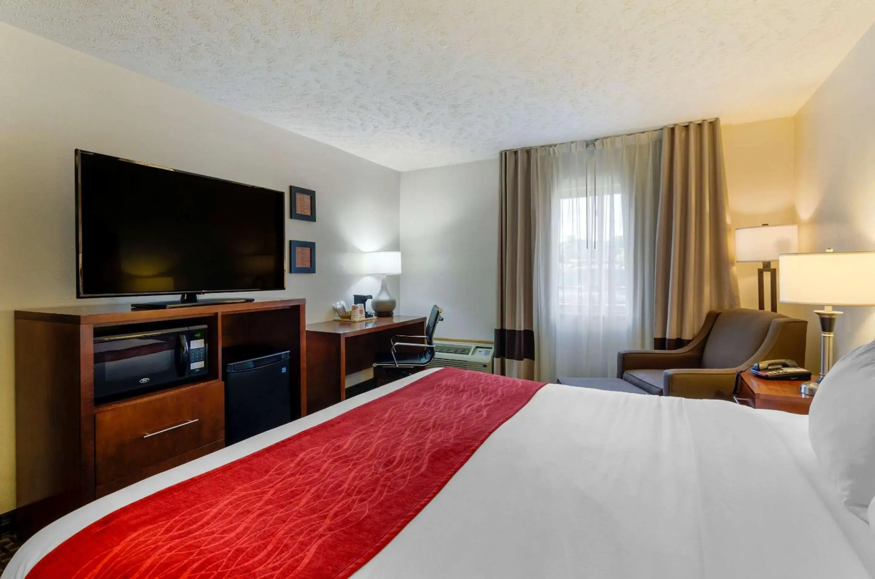 King Room - Non-Smoking in Comfort Inn Atkins-Marion I-81 King Room - Non-Smoking in Comfort Inn Atkins-Marion I-81