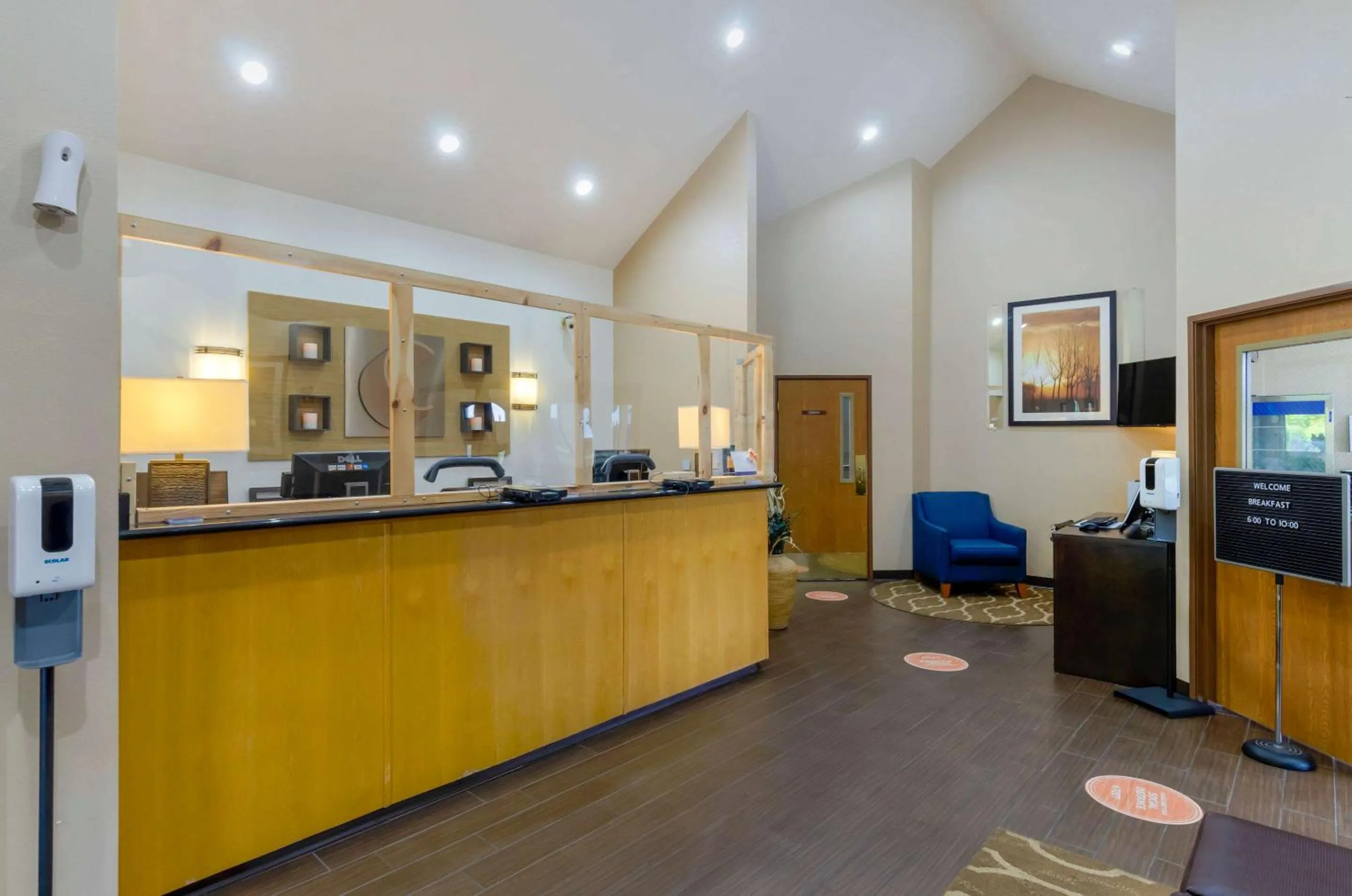 Lobby or reception in Comfort Inn Atkins-Marion I-81