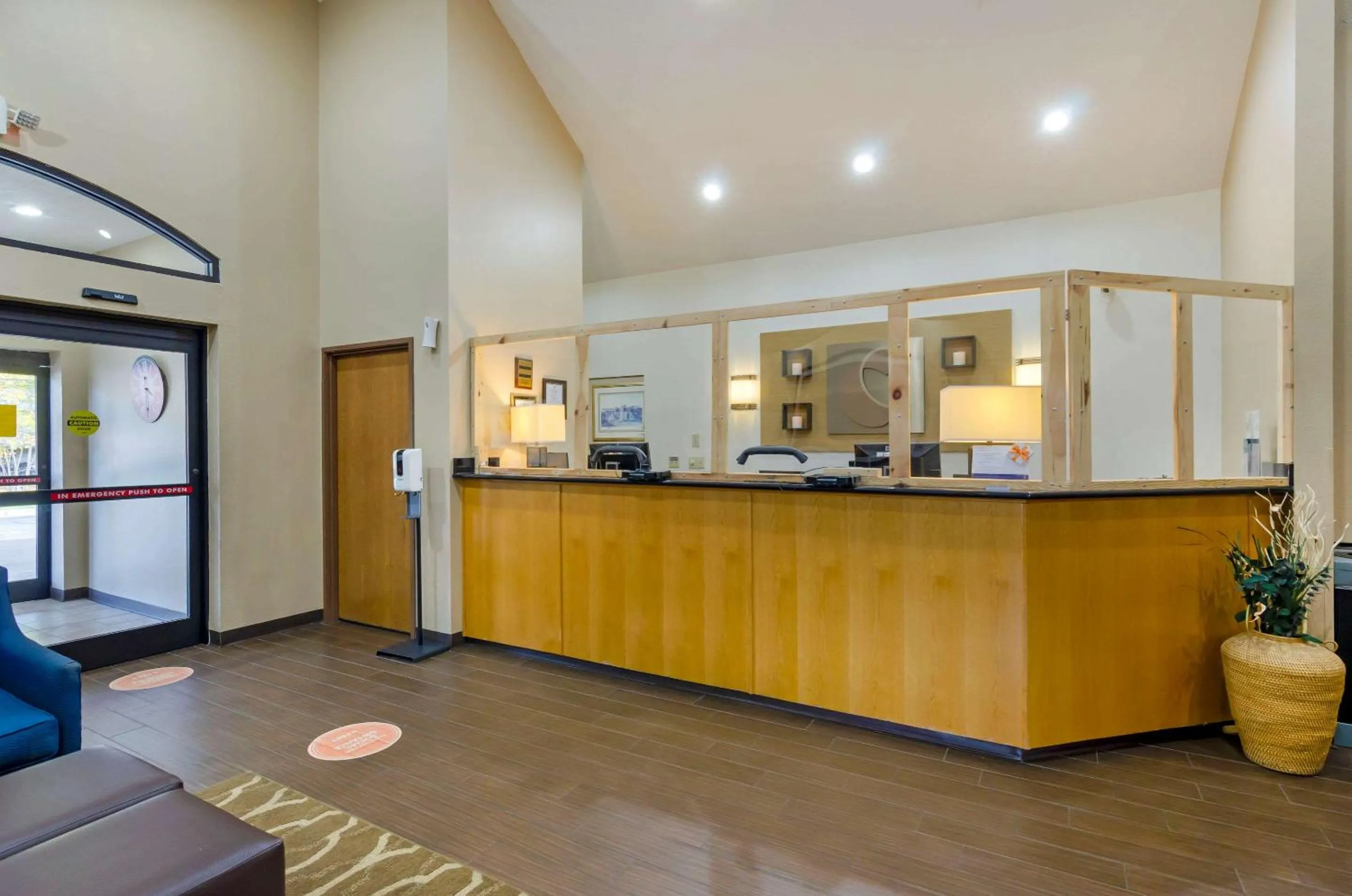 Lobby or reception in Comfort Inn Atkins-Marion I-81