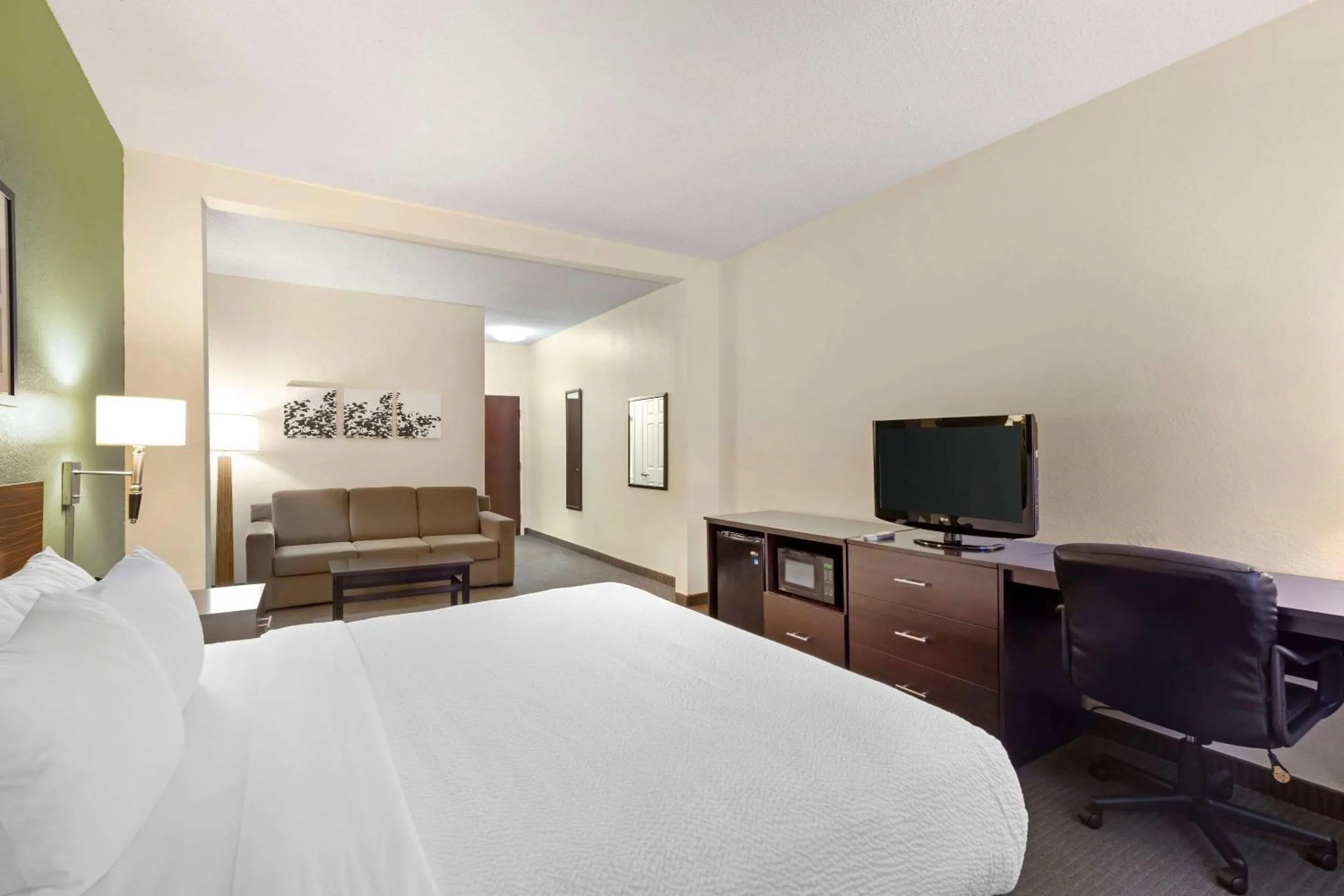 Bedroom, Bed in Sleep Inn & Suites Danville Hwy 58