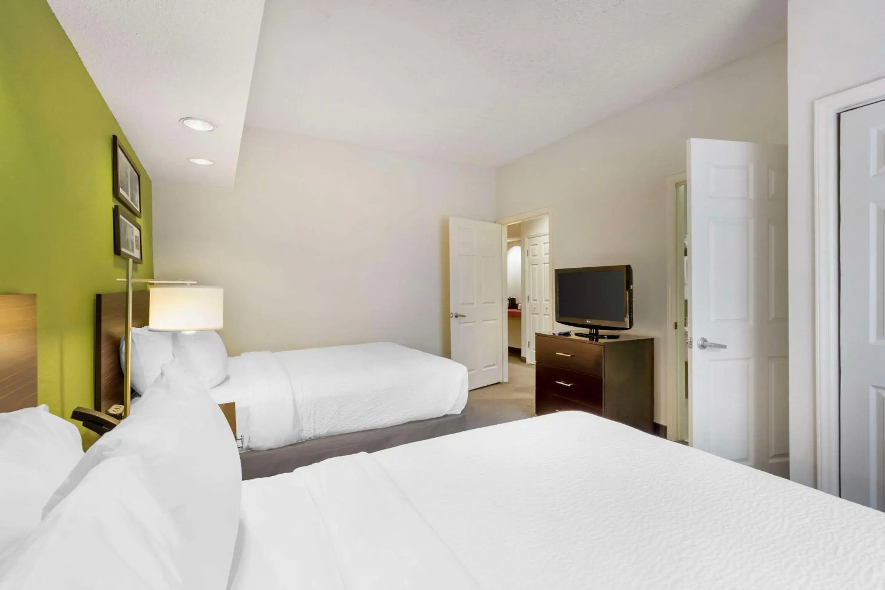 Bedroom, Bed in Sleep Inn & Suites Danville Hwy 58 Bedroom, Bed in Sleep Inn & Suites Danville Hwy 58