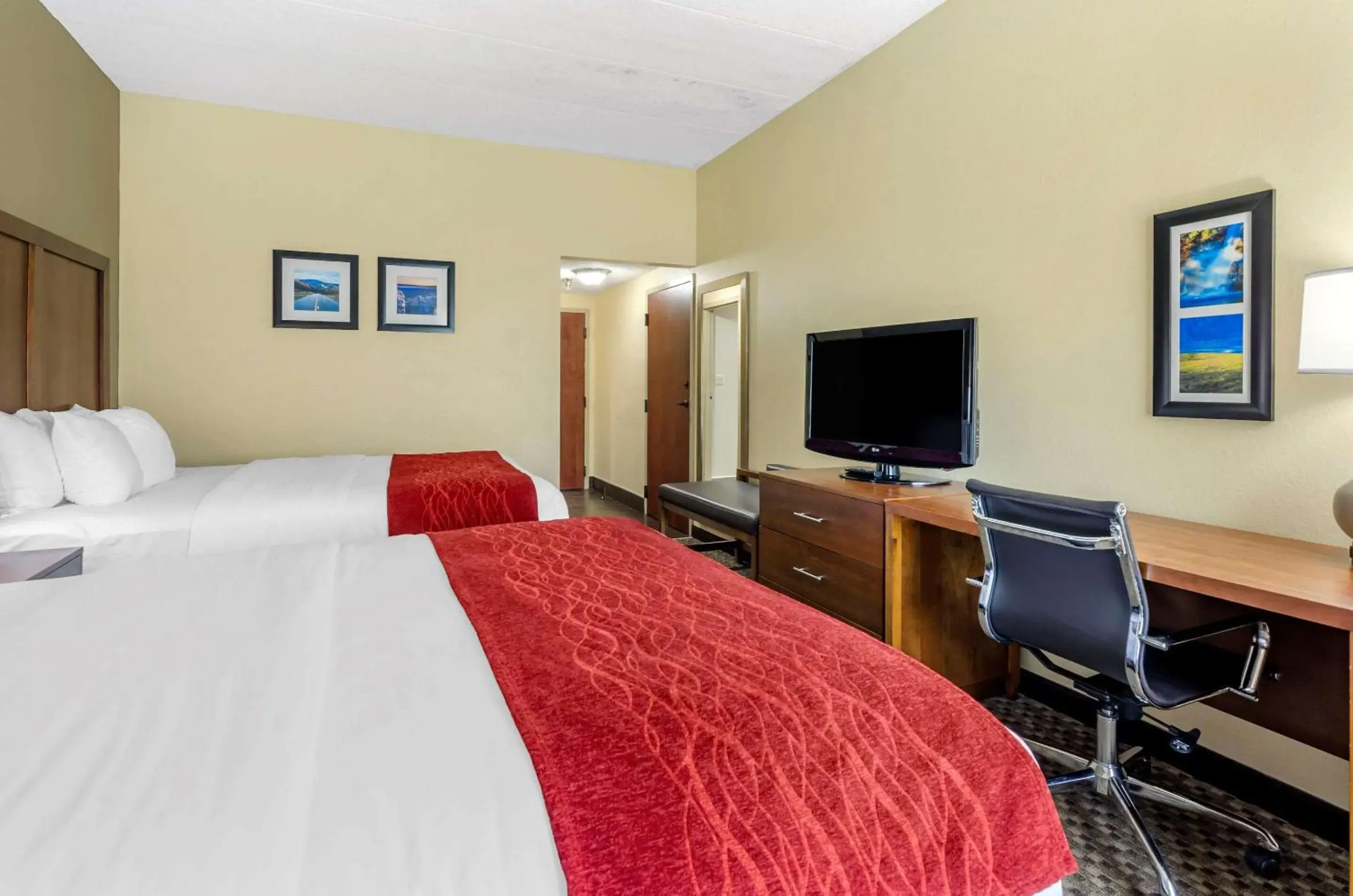 Photo of the whole room, Bed in Comfort Inn Waynesboro Photo of the whole room, Bed in Comfort Inn Waynesboro