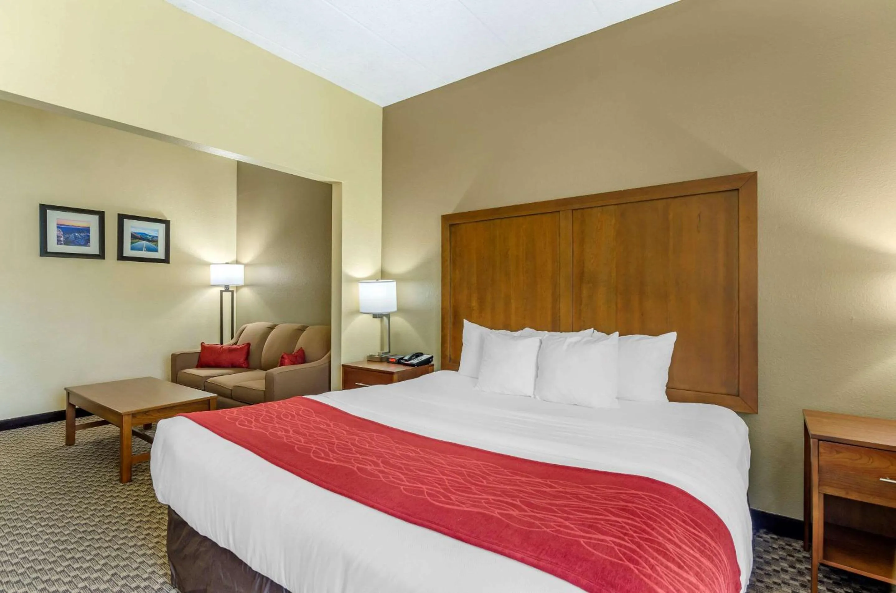 Photo of the whole room, Bed in Comfort Inn Waynesboro