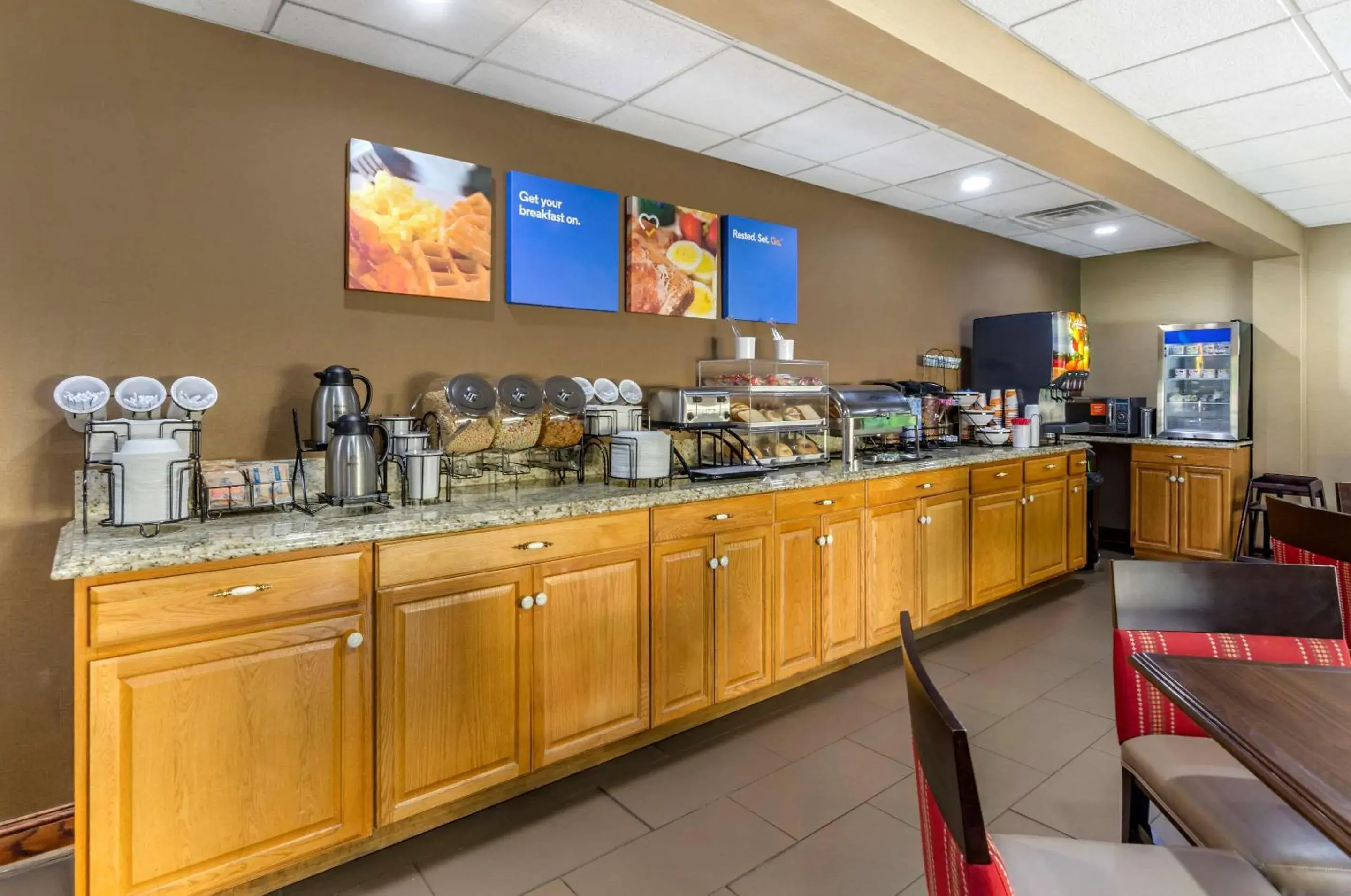 Restaurant/places to eat in Comfort Inn Waynesboro Restaurant/places to eat in Comfort Inn Waynesboro
