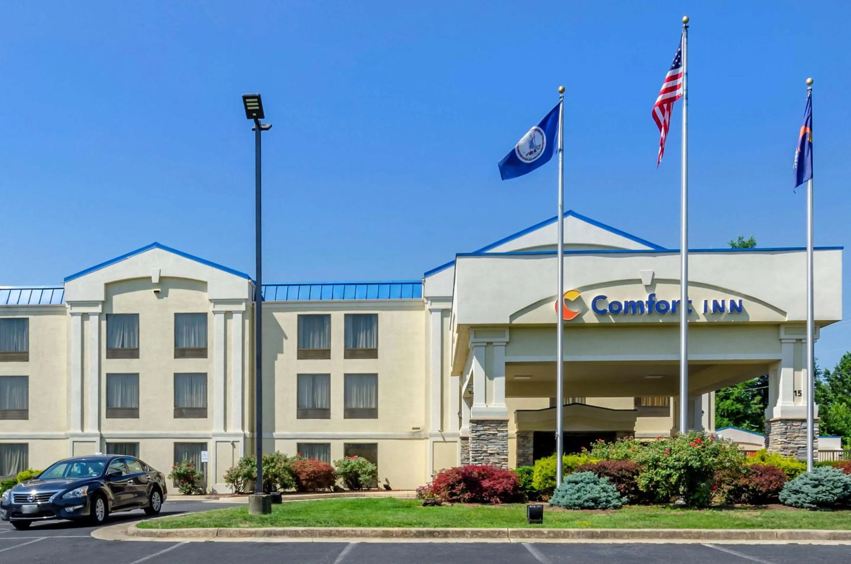 Property building in Comfort Inn Waynesboro