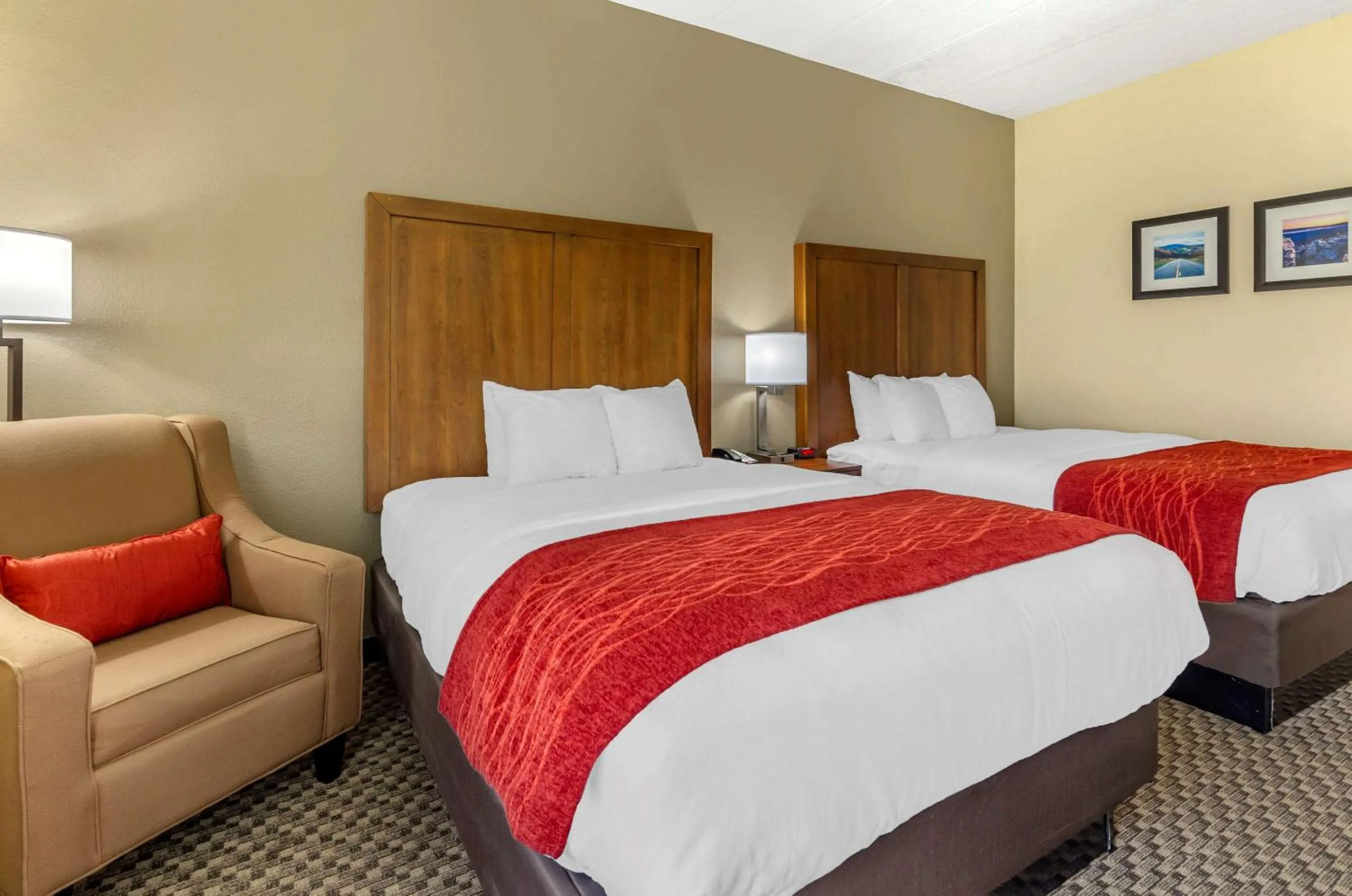 Photo of the whole room, Bed in Comfort Inn Waynesboro