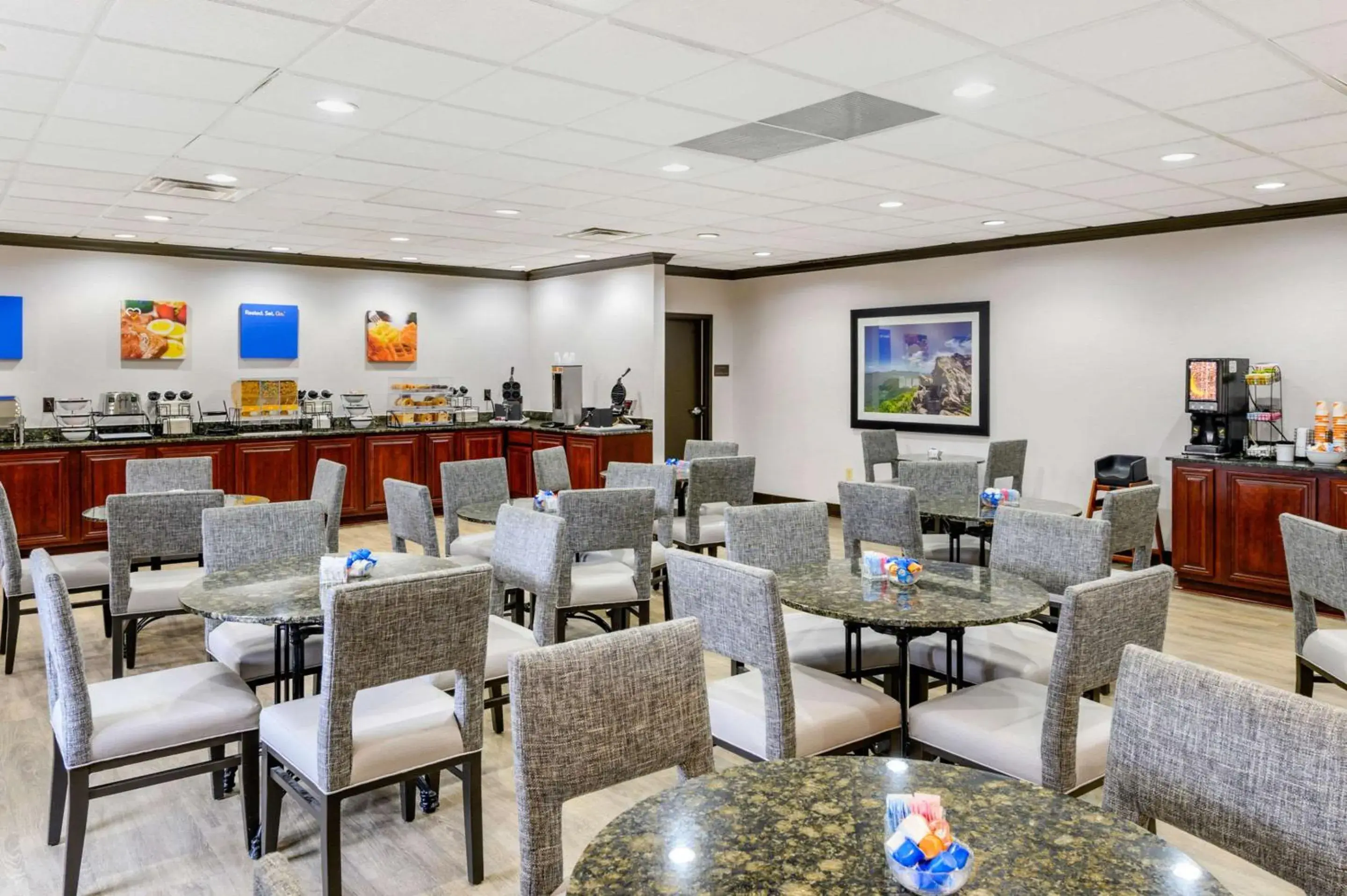 Restaurant/Places to Eat in Comfort Inn Monticello