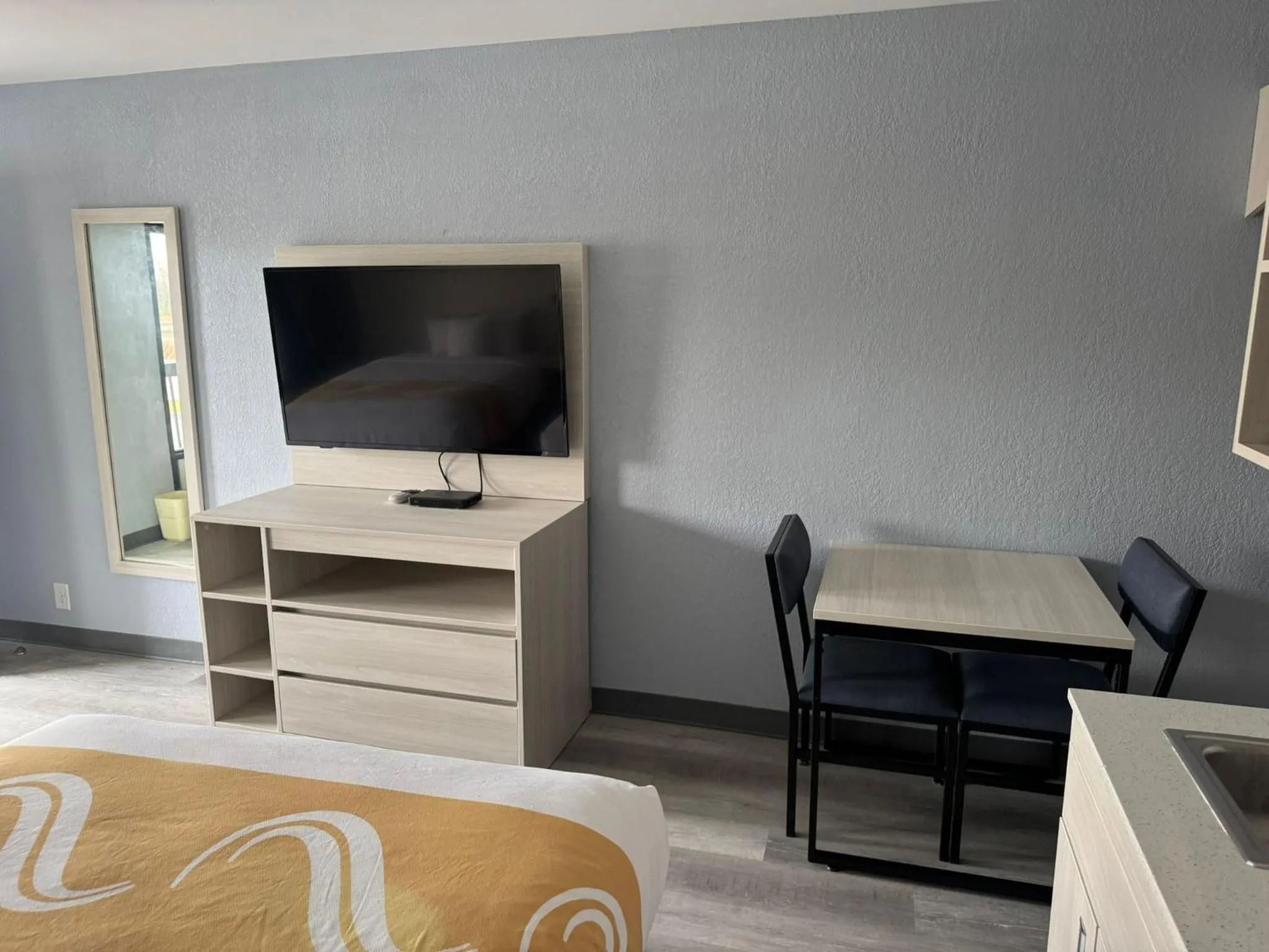 TV and multimedia in Quality Inn Christiansburg - Blacksburg