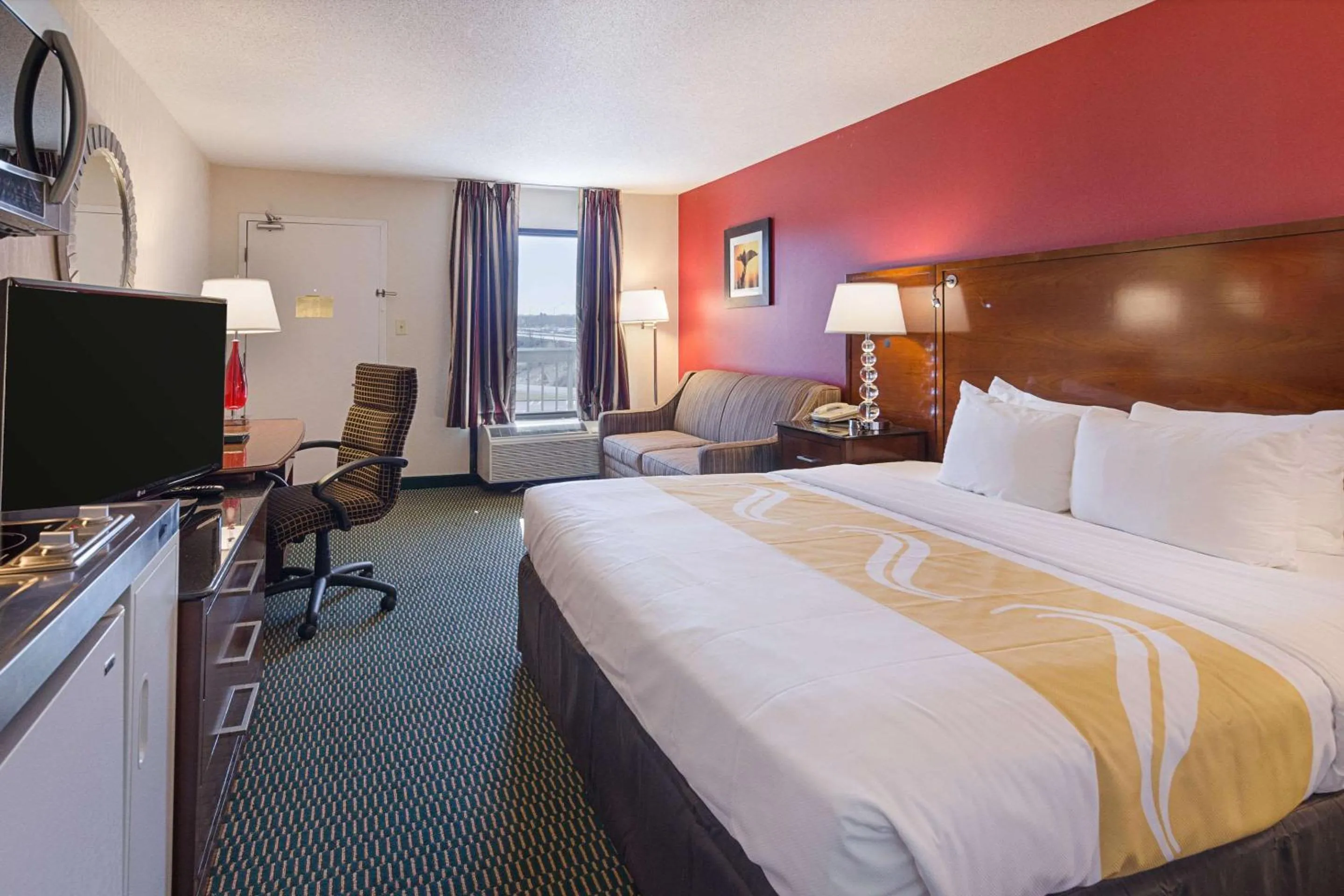 Photo of the whole room, Bed in Quality Inn Christiansburg - Blacksburg