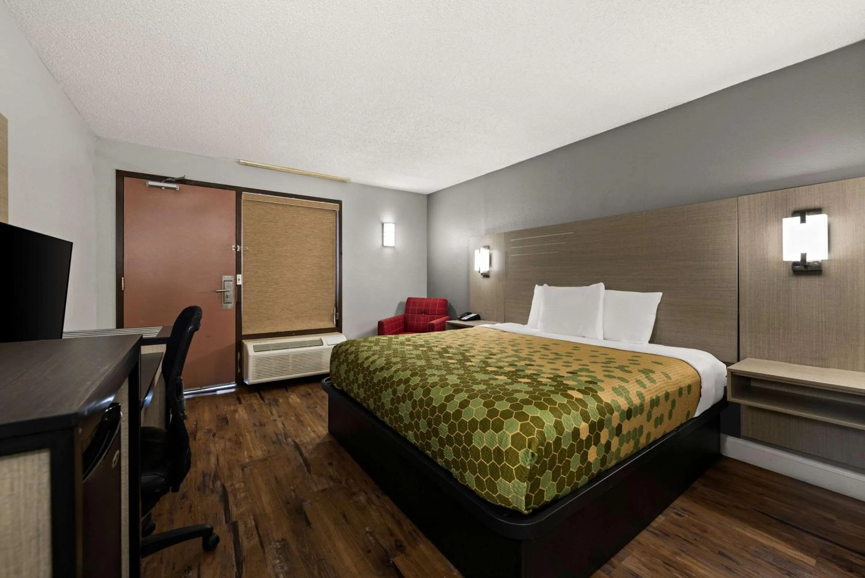 Bedroom in Econo Lodge