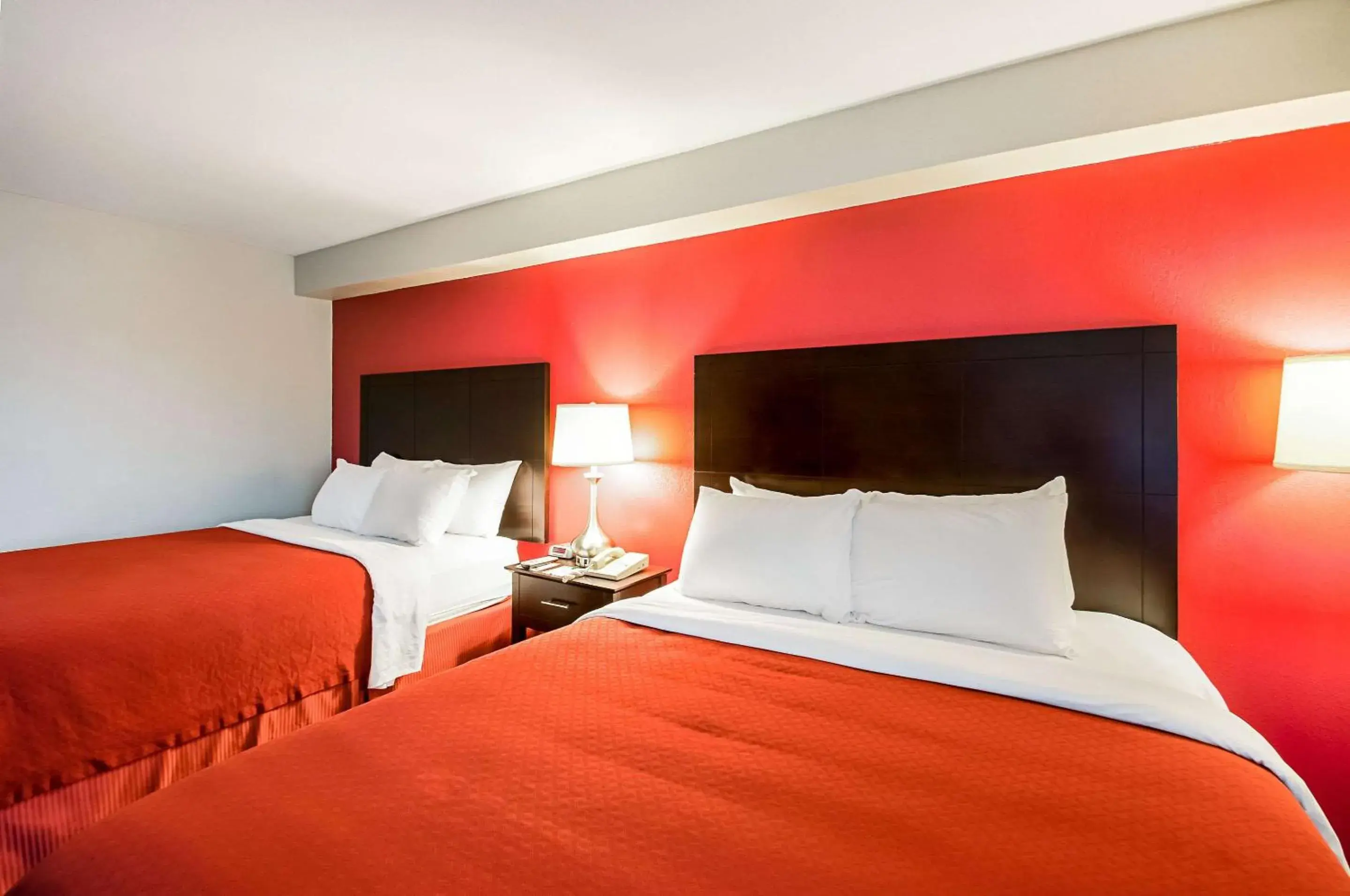 Bed in Quality Inn near Potomac Mills Bed in Quality Inn near Potomac Mills