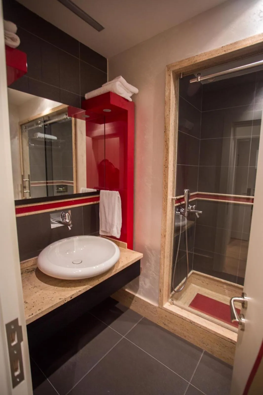 Shower in Armoni Residence & Hotel